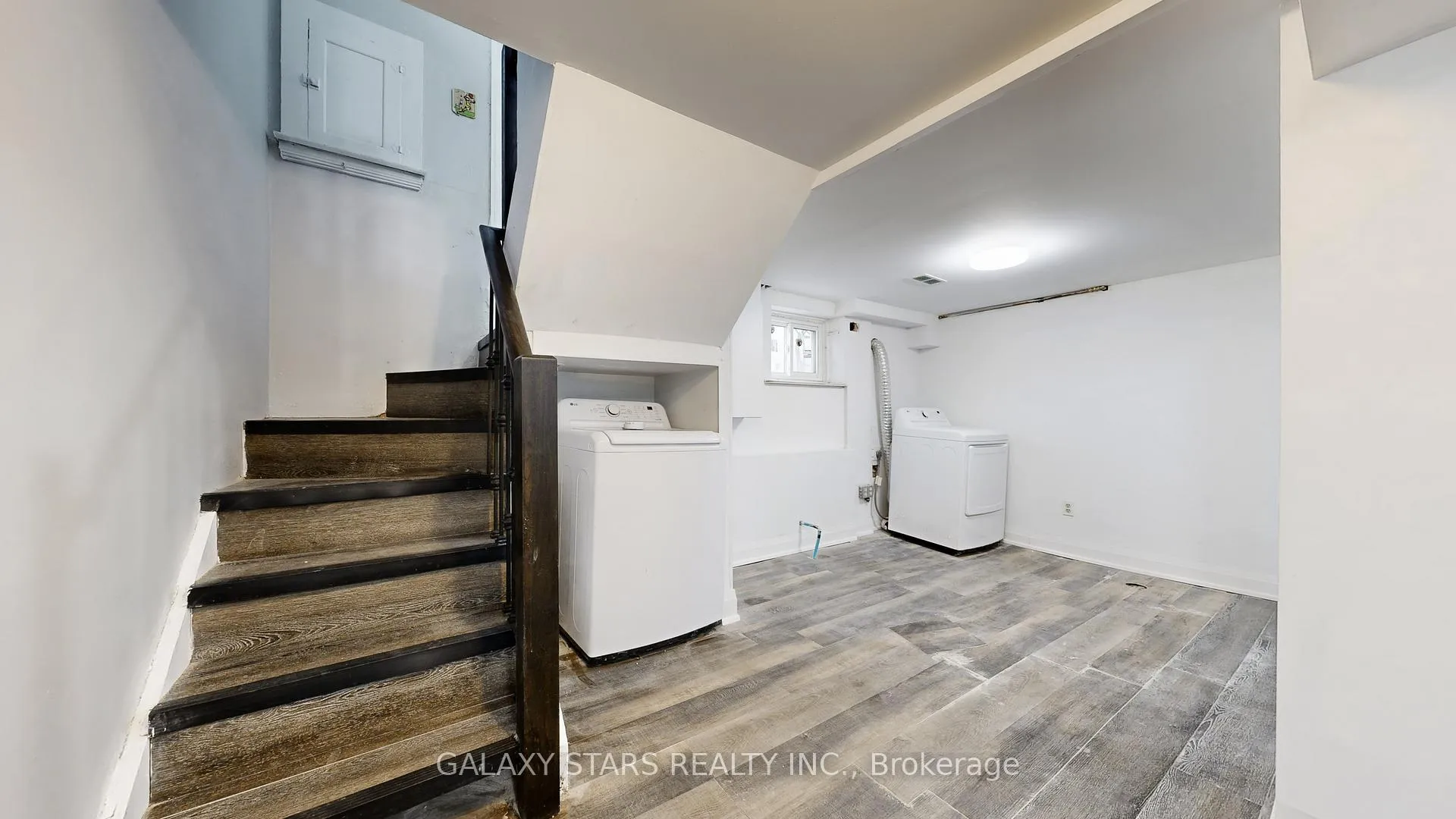 Photo 23 of 422 O'connor Drive, Toronto, East York — HOMEH