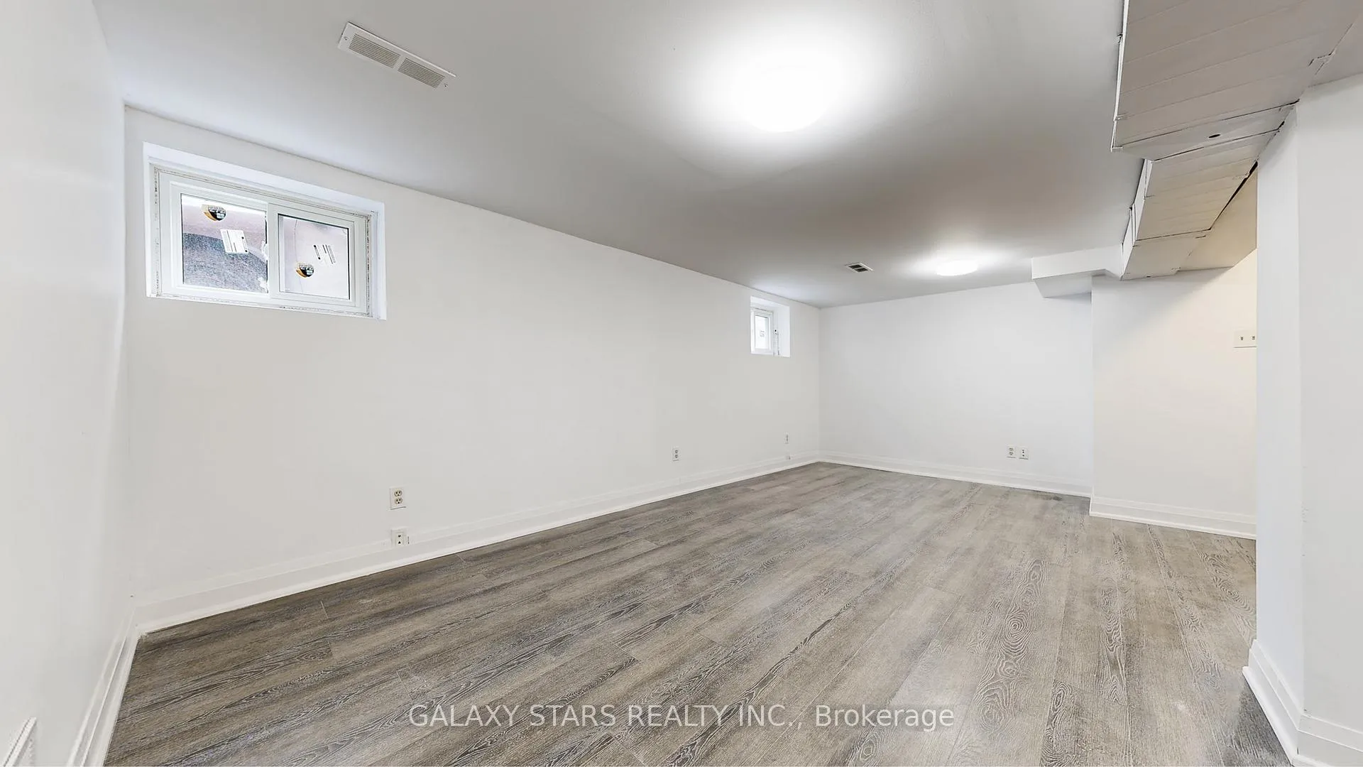 Photo 24 of 422 O'connor Drive, Toronto, East York — HOMEH