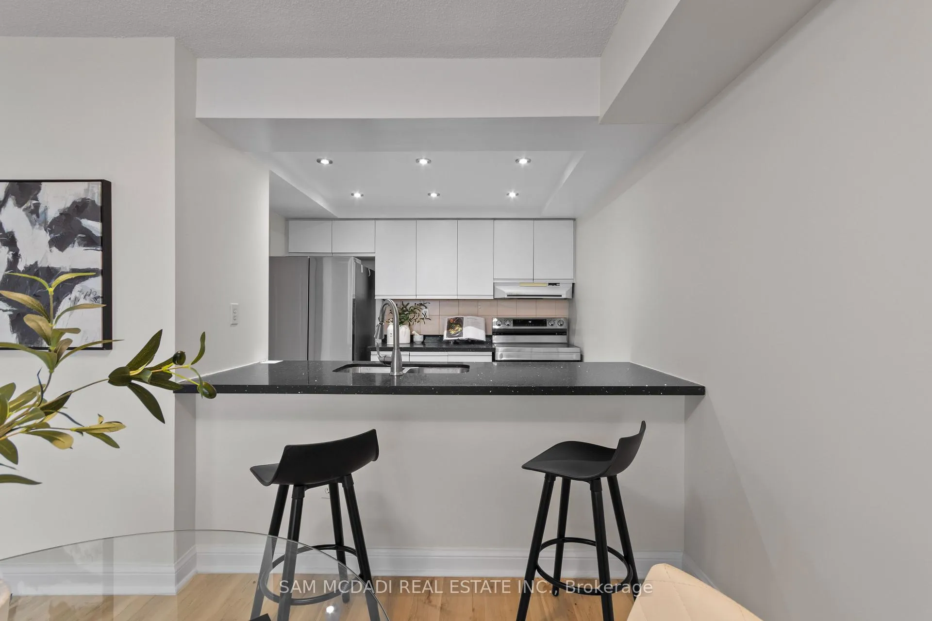 Photo 3 of Unit 2106, 24 Hanover Road S, Brampton, Queen Street Corridor — HOMEH
