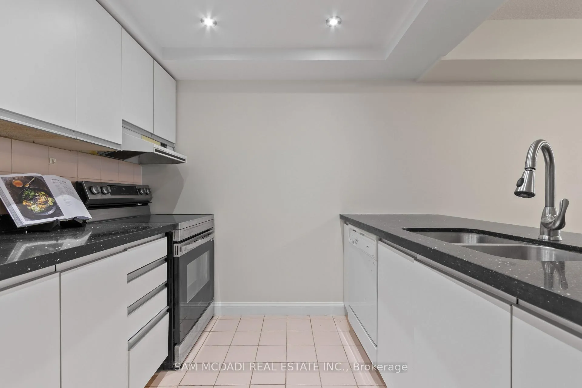 Photo 5 of Unit 2106, 24 Hanover Road S, Brampton, Queen Street Corridor — HOMEH