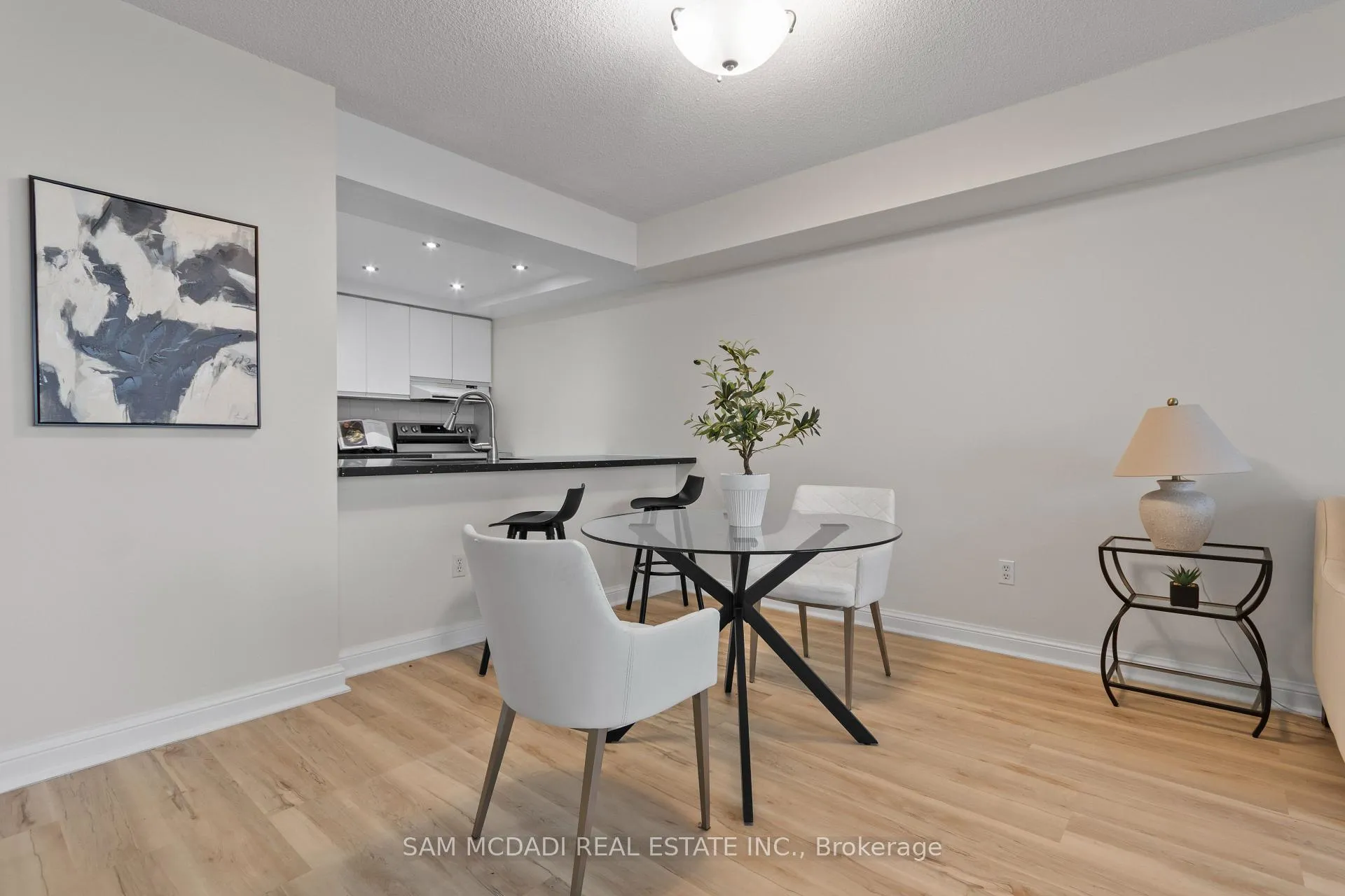 Photo 6 of Unit 2106, 24 Hanover Road S, Brampton, Queen Street Corridor — HOMEH
