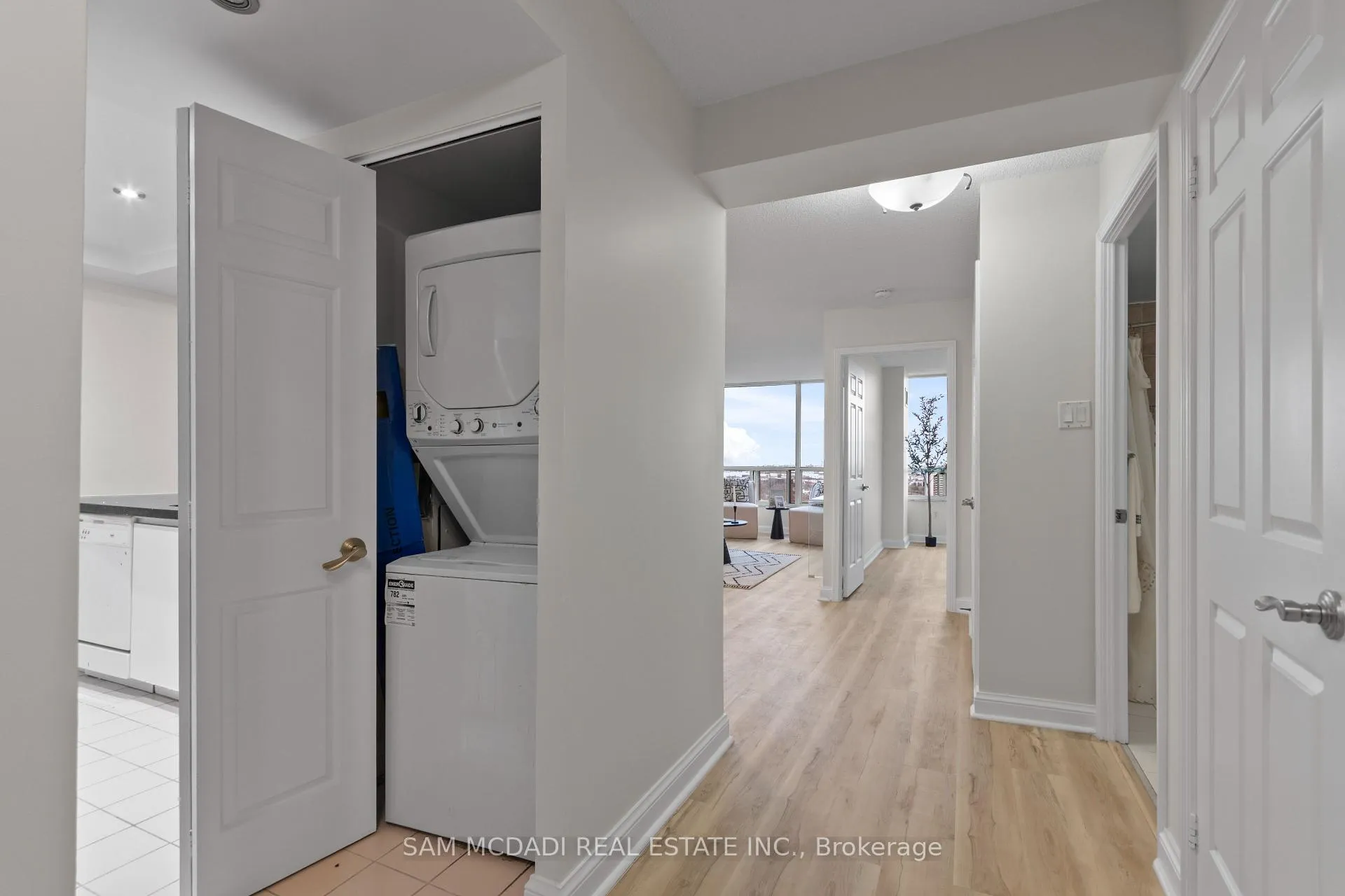 Photo 12 of Unit 2106, 24 Hanover Road S, Brampton, Queen Street Corridor — HOMEH