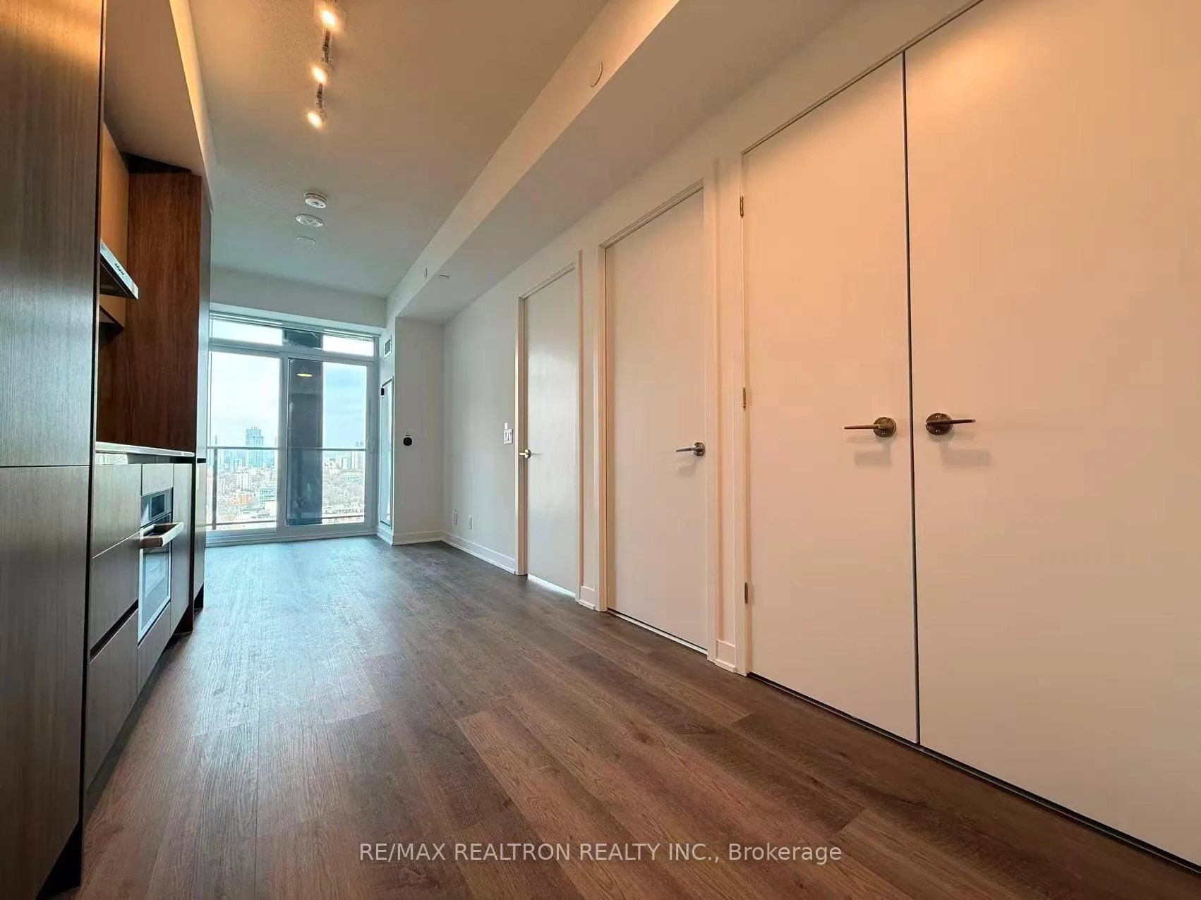Photo 6 of Unit 2616, 180 Front Street E, Toronto, Moss Park — HOMEH