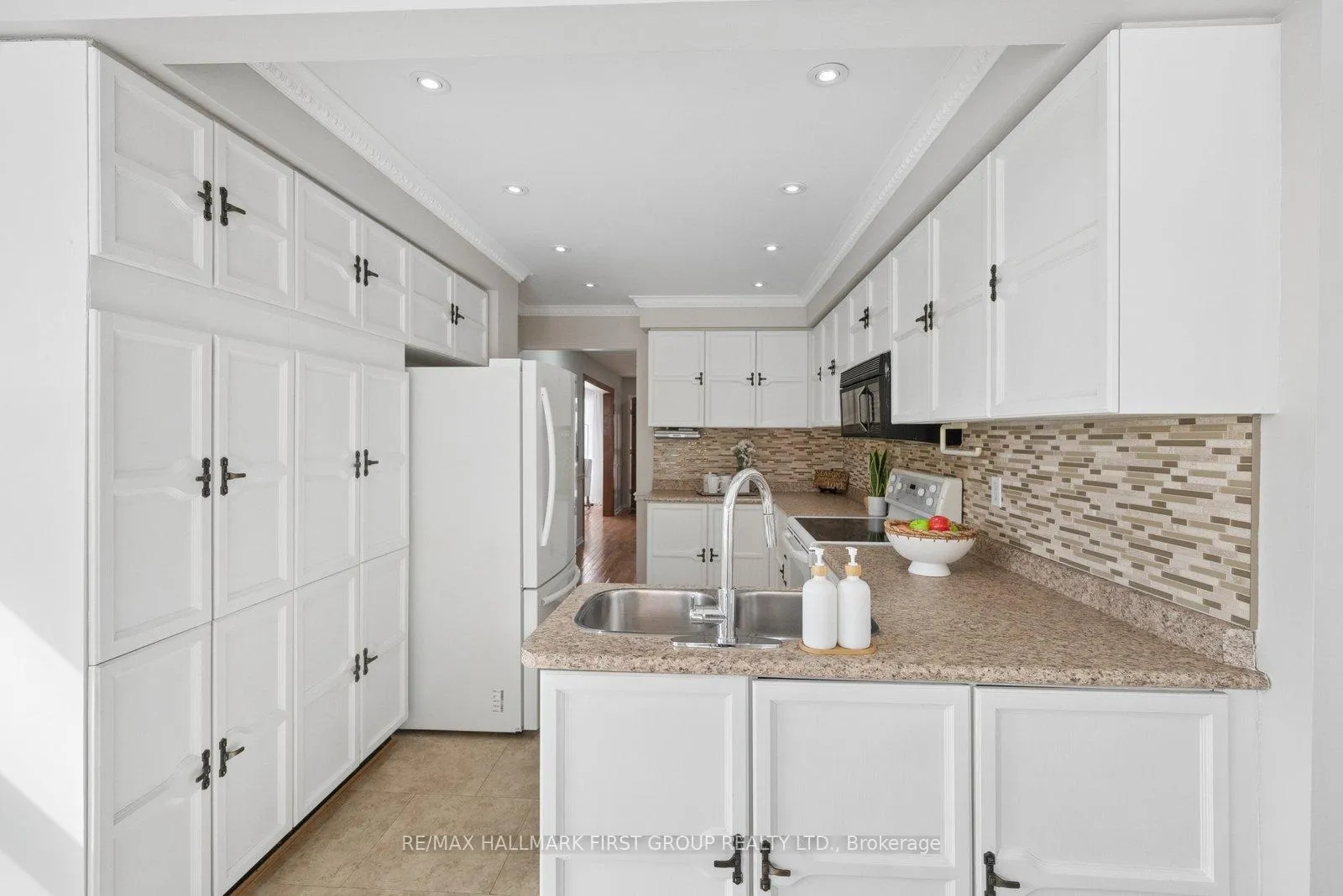 Photo 8 of 658 Cognac Crescent, Pickering, Amberlea — HOMEH