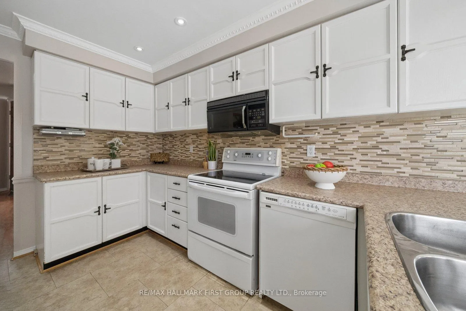 Photo 9 of 658 Cognac Crescent, Pickering, Amberlea — HOMEH