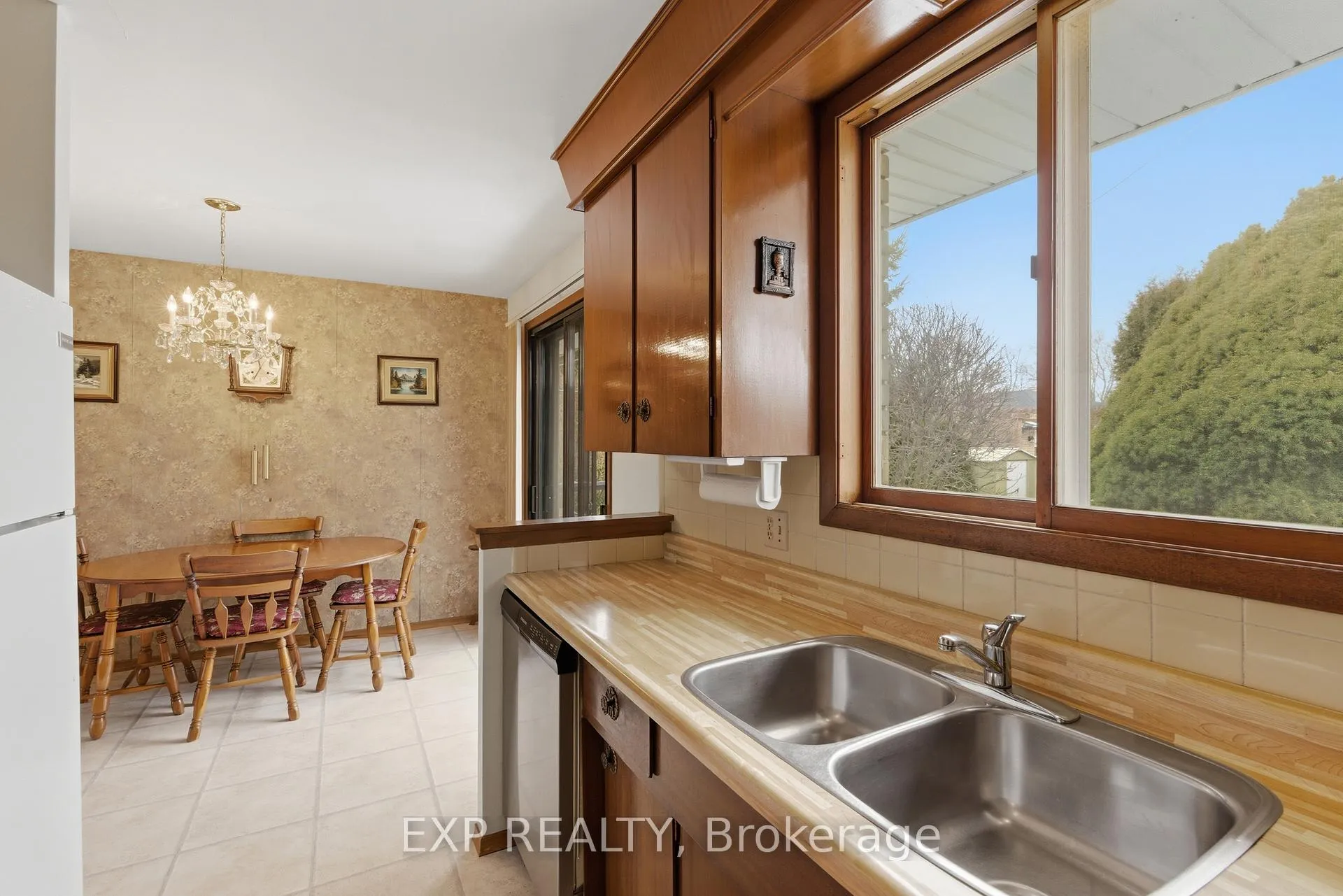 Photo 10 of 189 Parnell Road, St. Catharines, Vine/Linwell — HOMEH