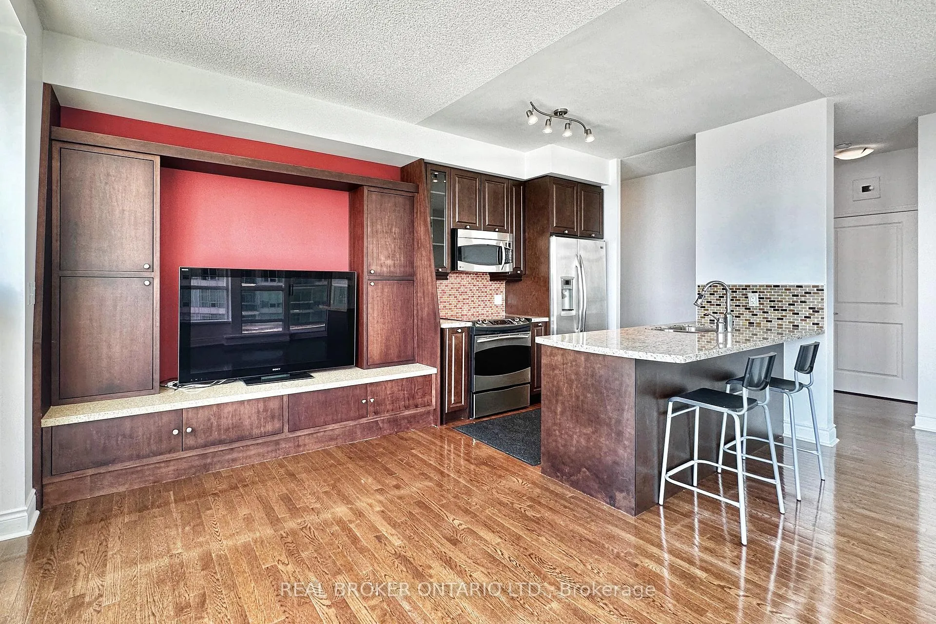 Photo 5 of Unit 807, 1910 Lakeshore Boulevard, Toronto, High Park-Swansea — HOMEH