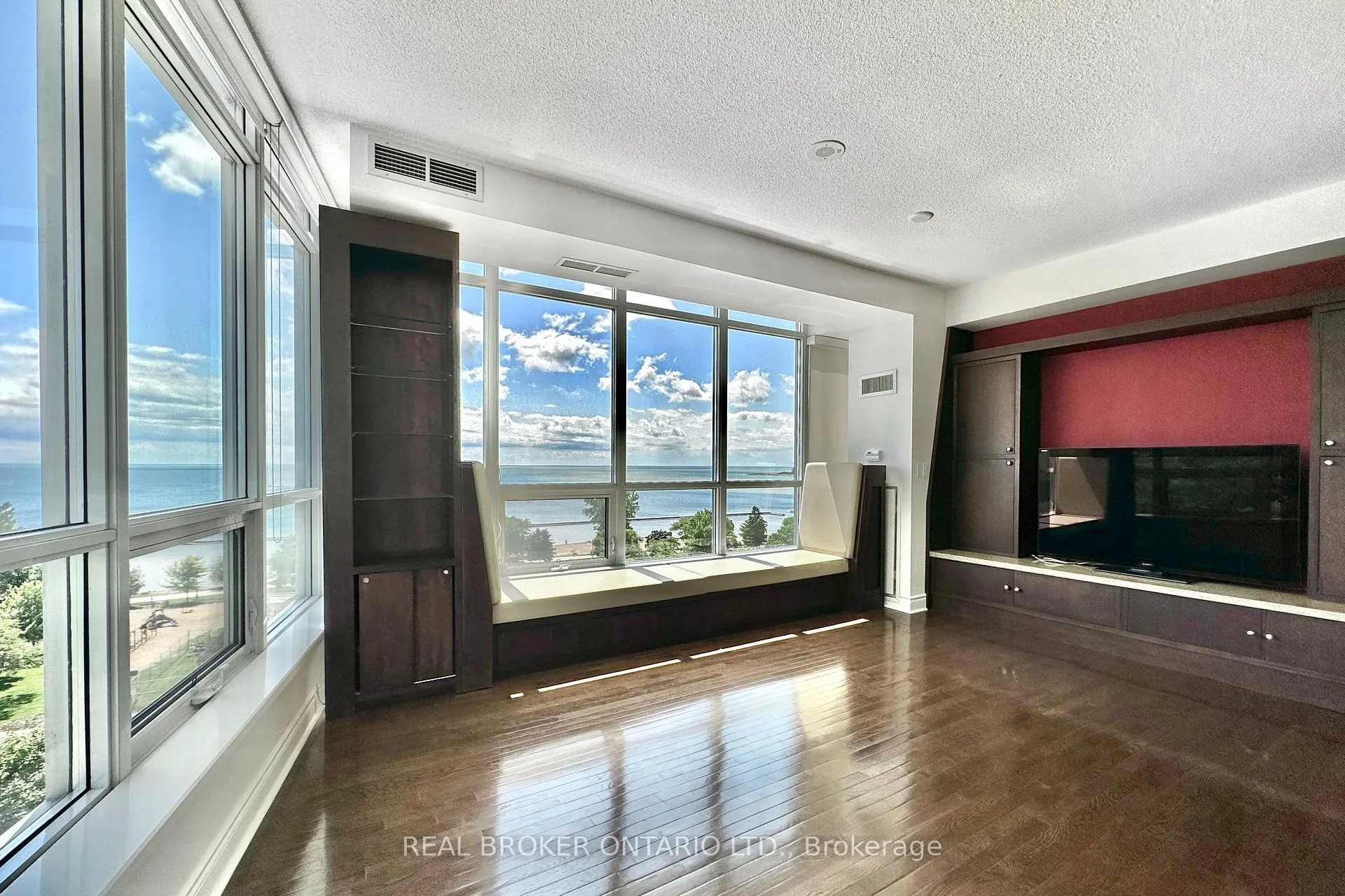Photo 7 of Unit 807, 1910 Lakeshore Boulevard, Toronto, High Park-Swansea — HOMEH