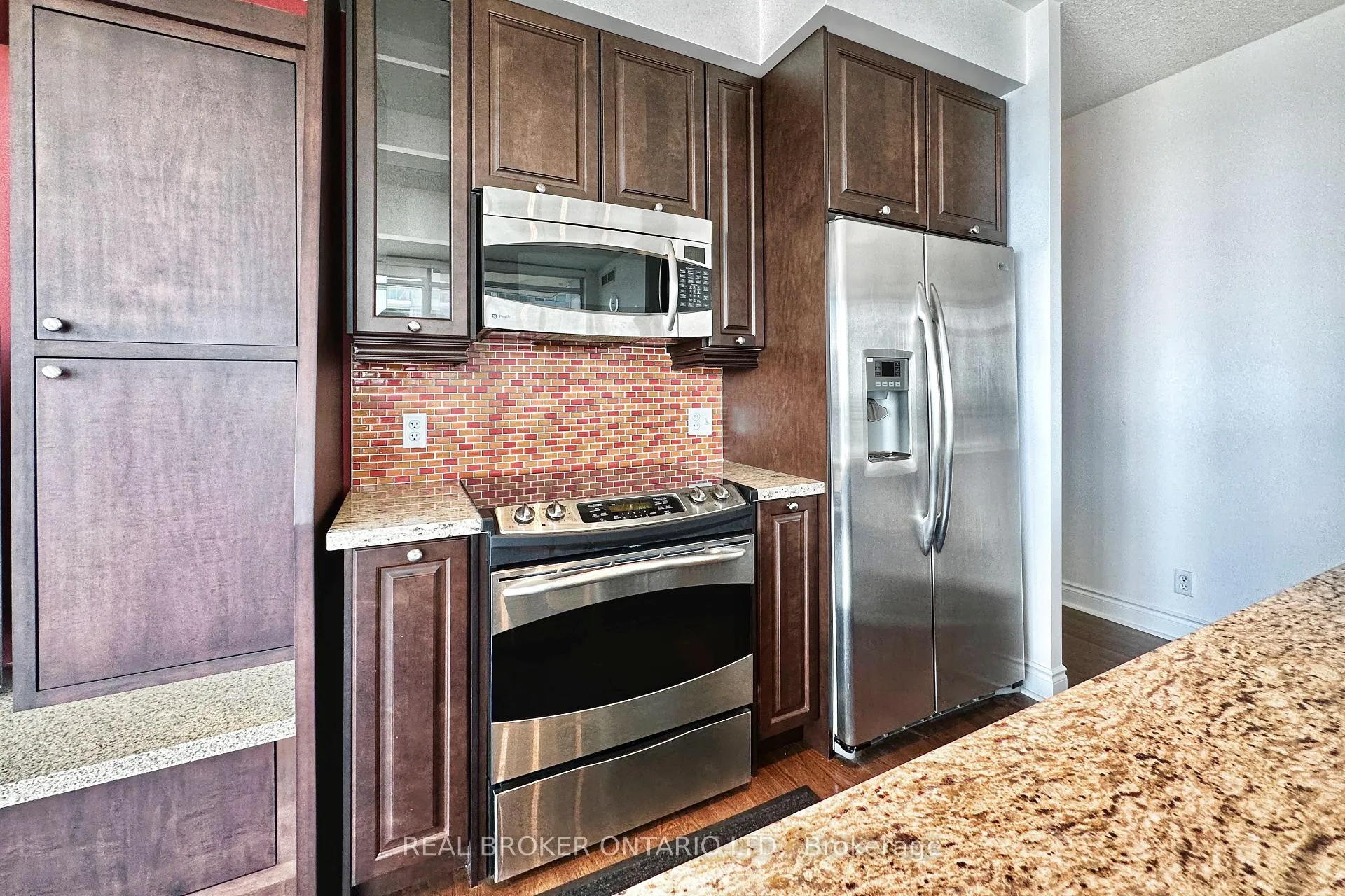 Photo 10 of Unit 807, 1910 Lakeshore Boulevard, Toronto, High Park-Swansea — HOMEH