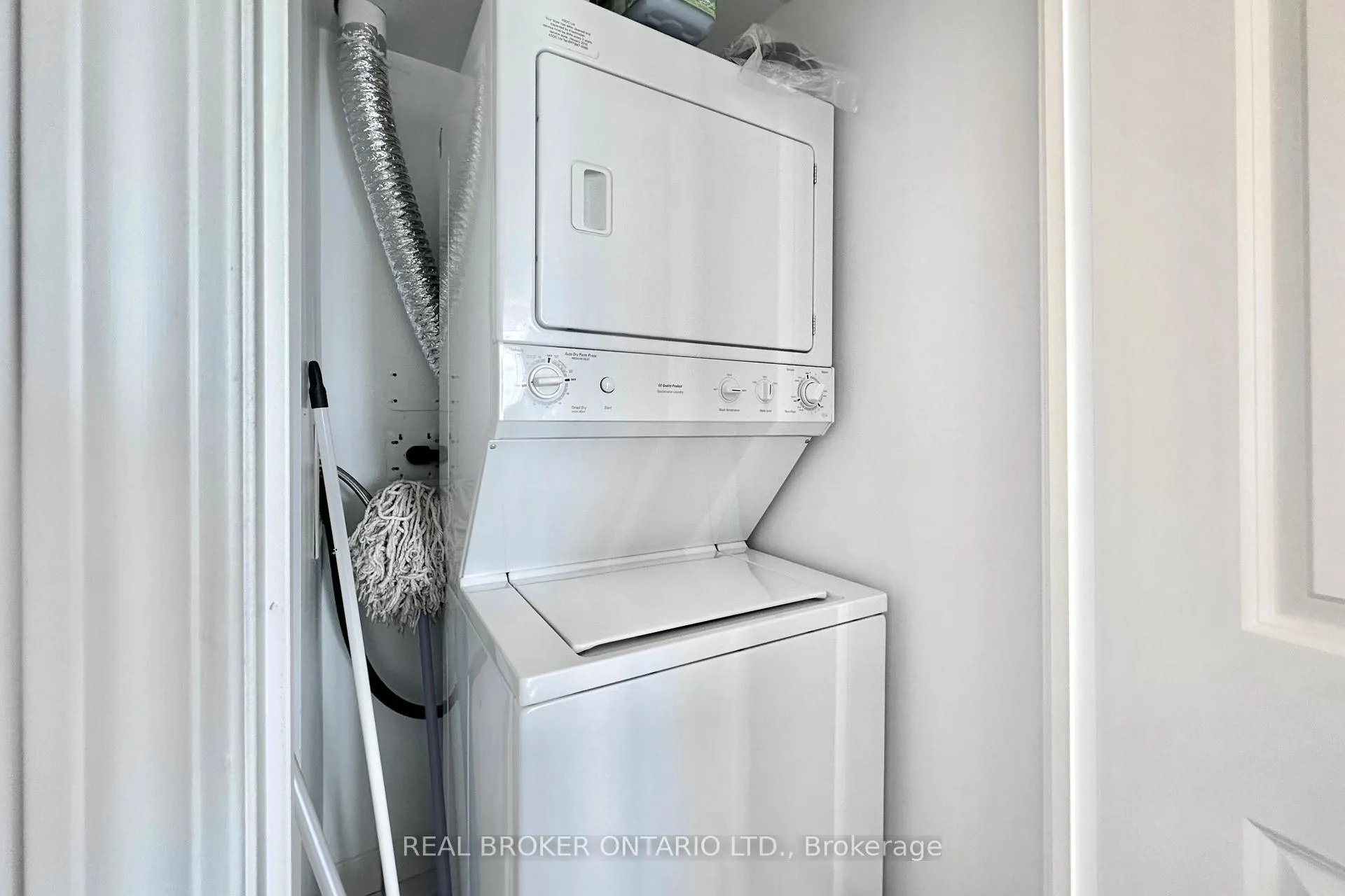 Photo 13 of Unit 807, 1910 Lakeshore Boulevard, Toronto, High Park-Swansea — HOMEH