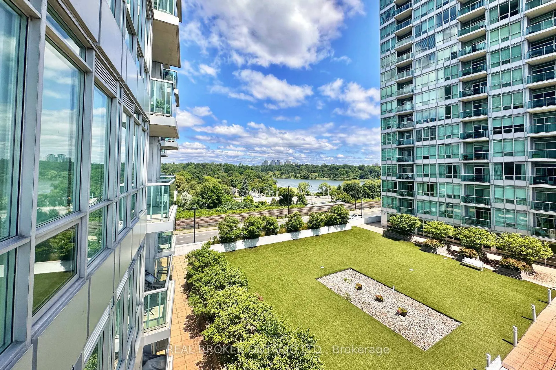 Photo 27 of Unit 807, 1910 Lakeshore Boulevard, Toronto, High Park-Swansea — HOMEH