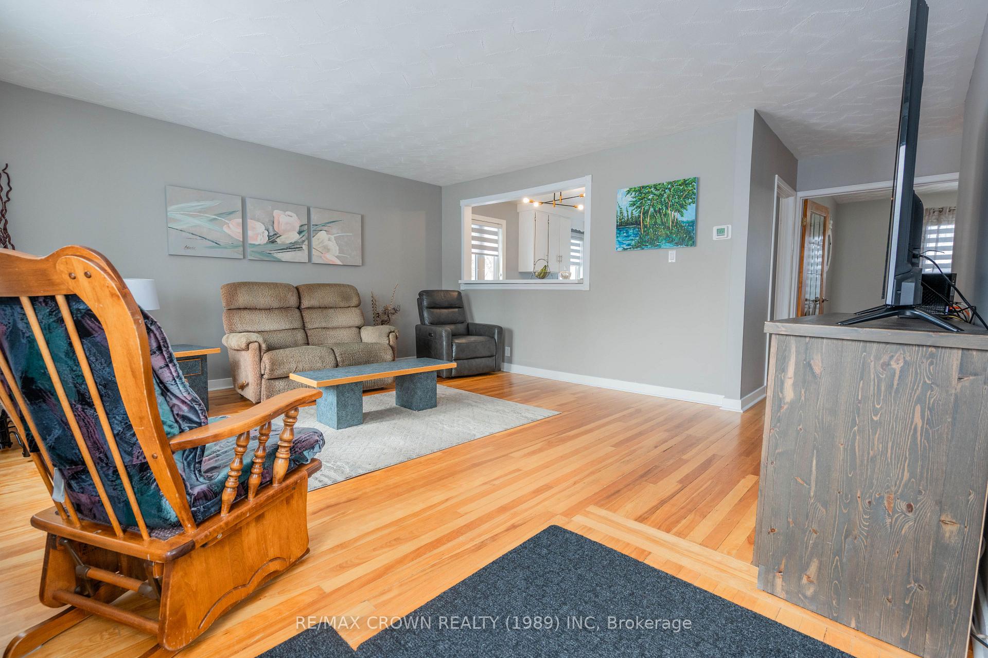 Photo 9 of 40 Pine Crescent, Kapuskasing — HOMEH