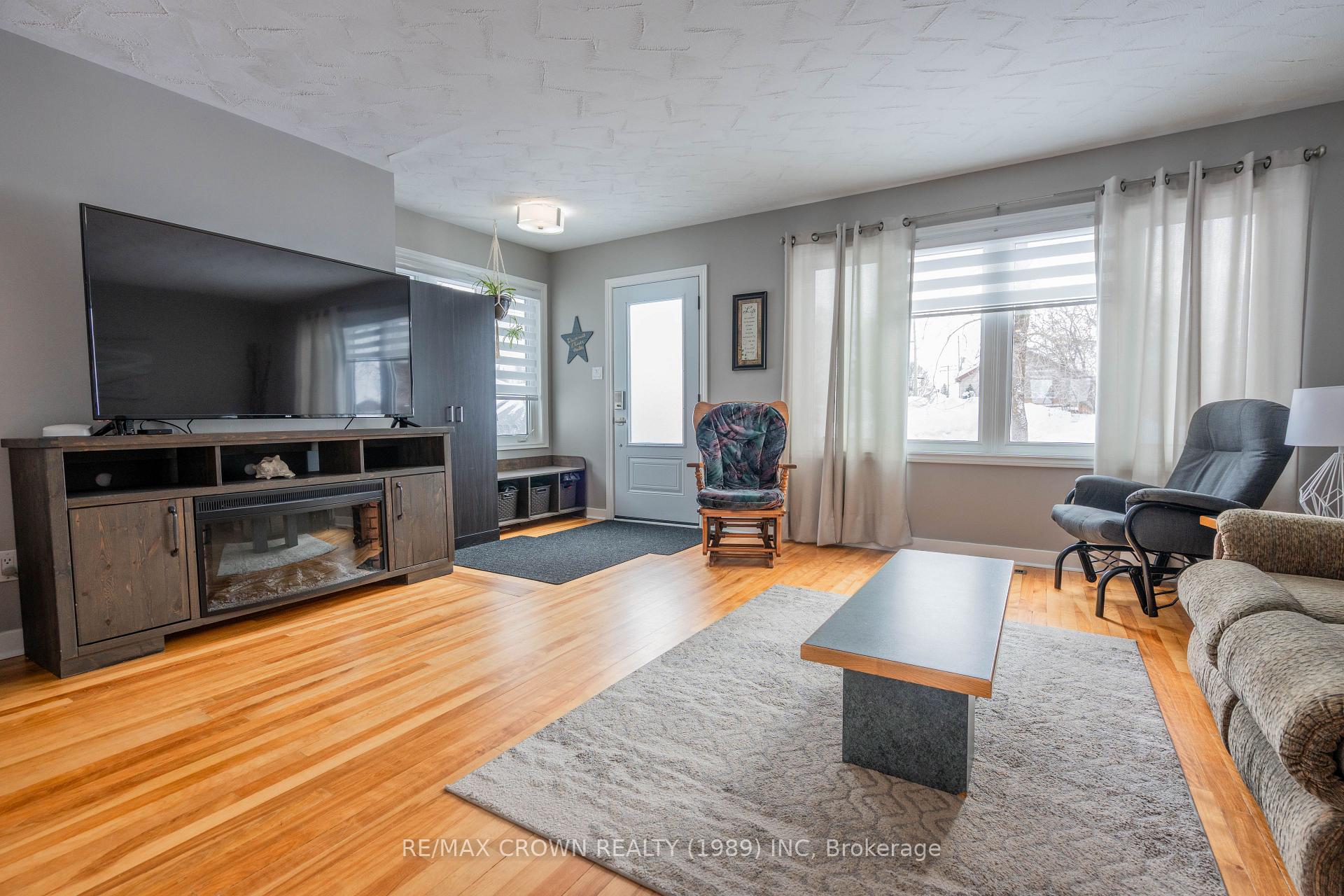 Photo 10 of 40 Pine Crescent, Kapuskasing — HOMEH