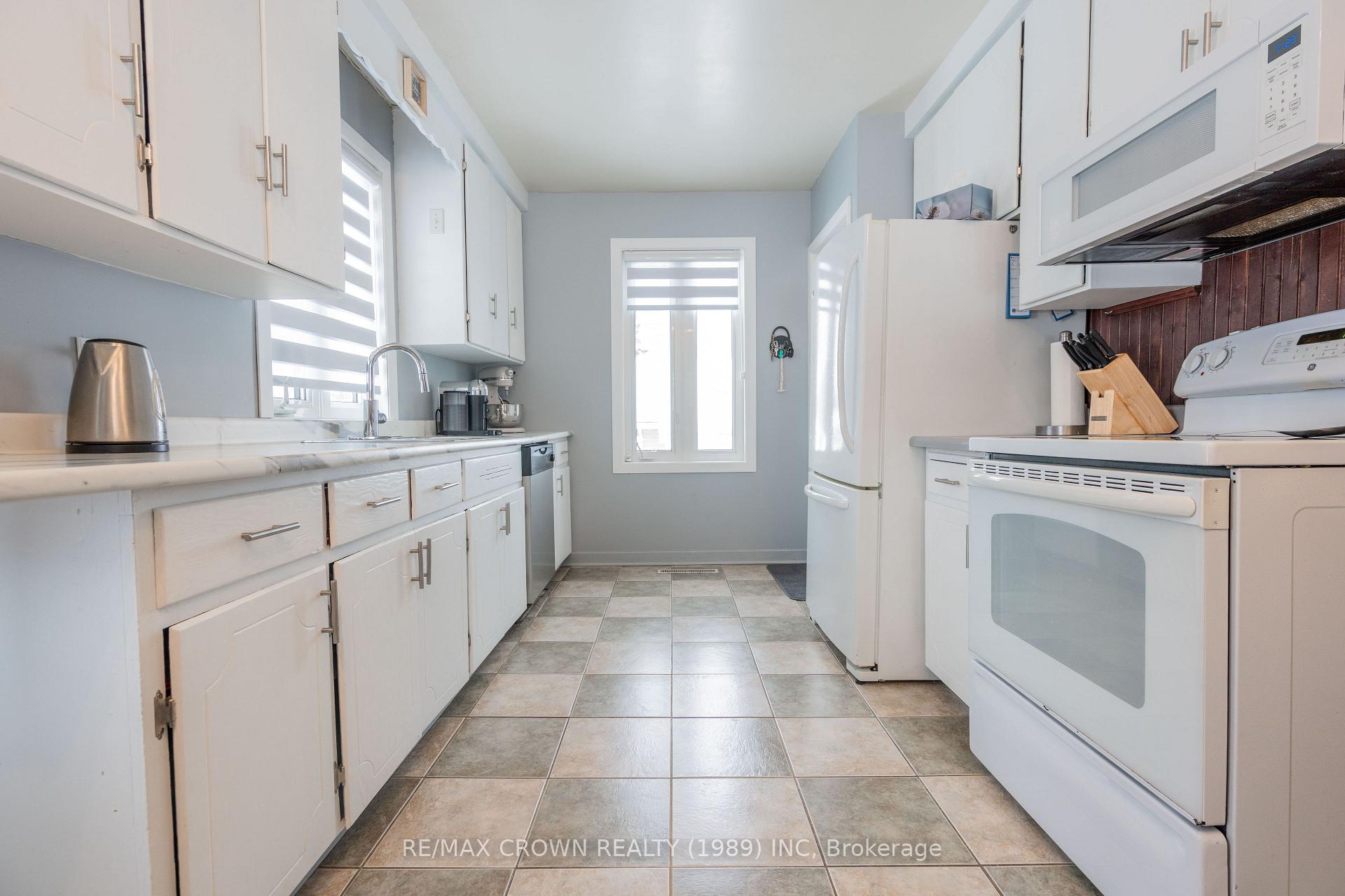 Photo 16 of 40 Pine Crescent, Kapuskasing — HOMEH