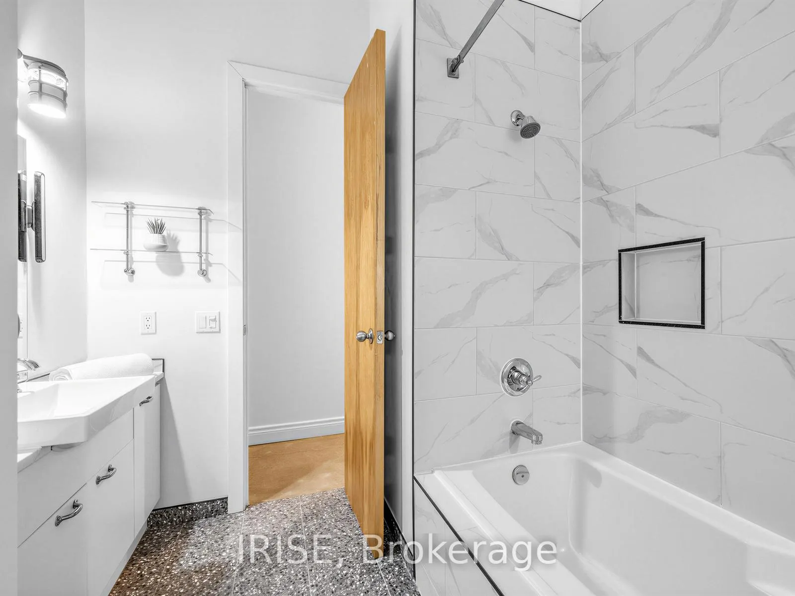 Photo 5 of Unit 718, 155 Dalhousie Street, Toronto, Church-Yonge Corridor — HOMEH