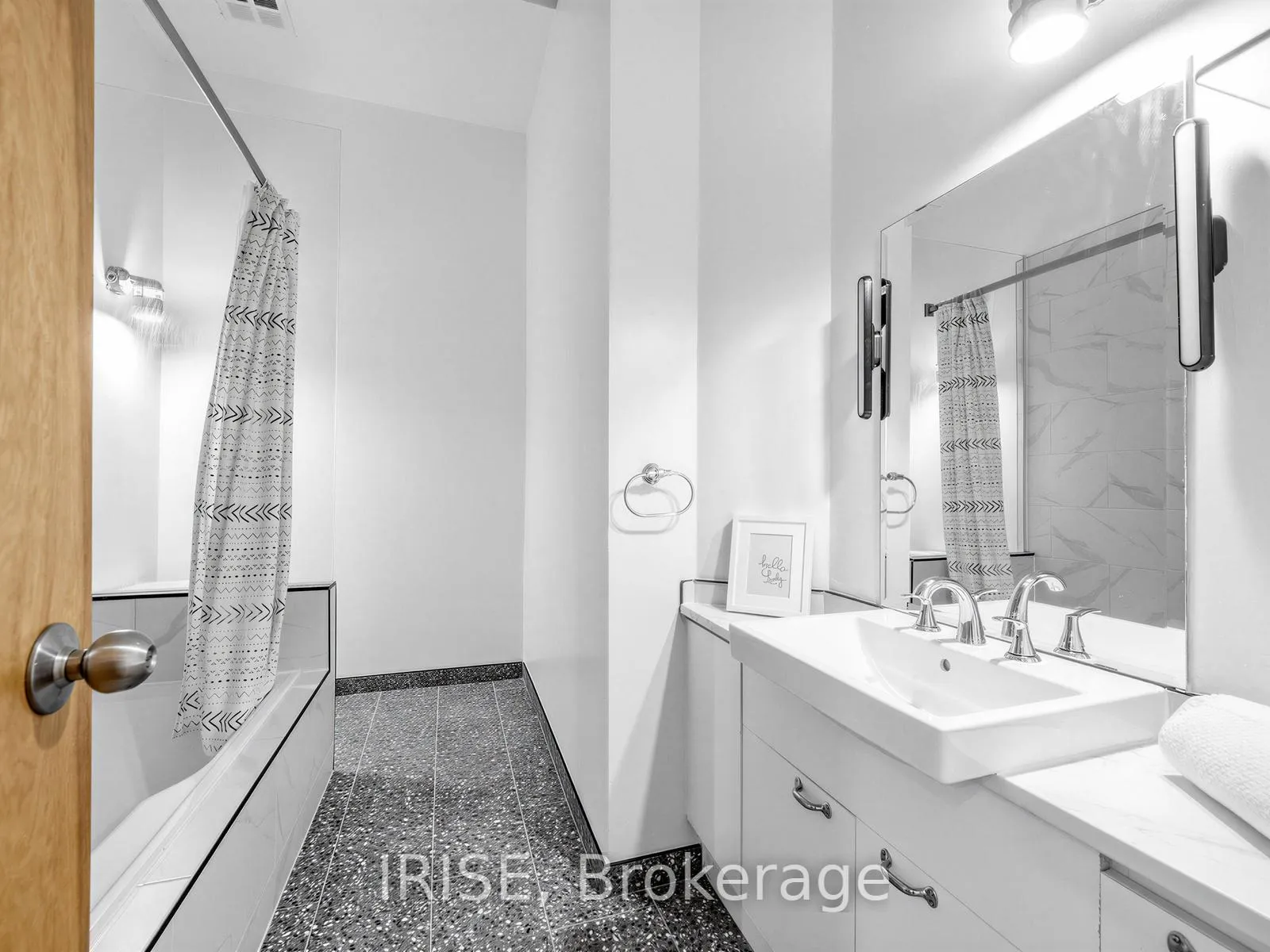 Photo 8 of Unit 718, 155 Dalhousie Street, Toronto, Church-Yonge Corridor — HOMEH