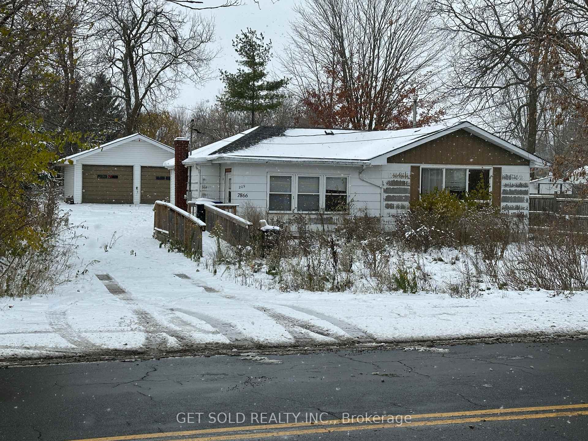 Photo 2 of 7866 Yonge Street N, Innisfil, Stroud — HOMEH