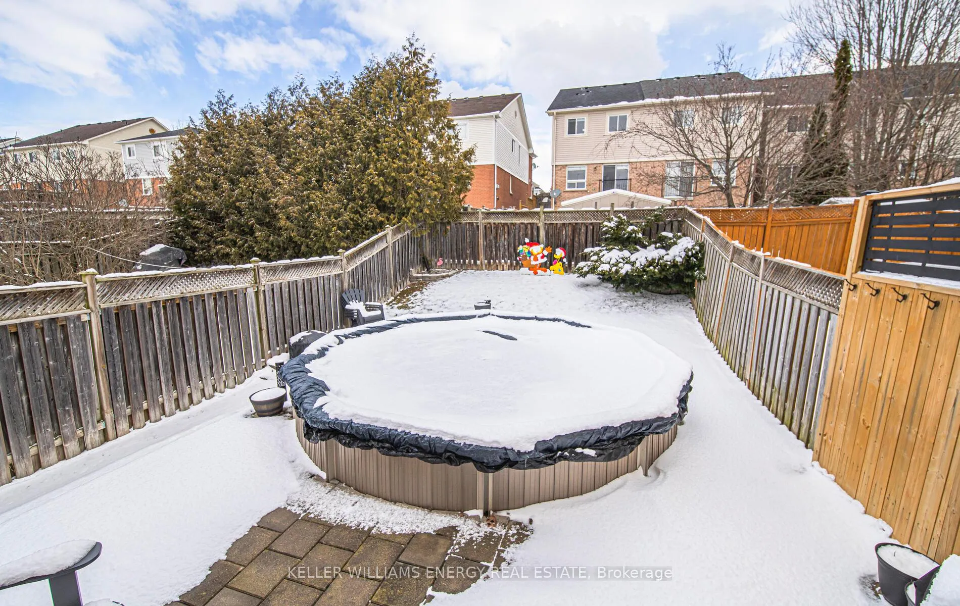 Photo 6 of 134 Kirkland Place, Whitby, Williamsburg — HOMEH