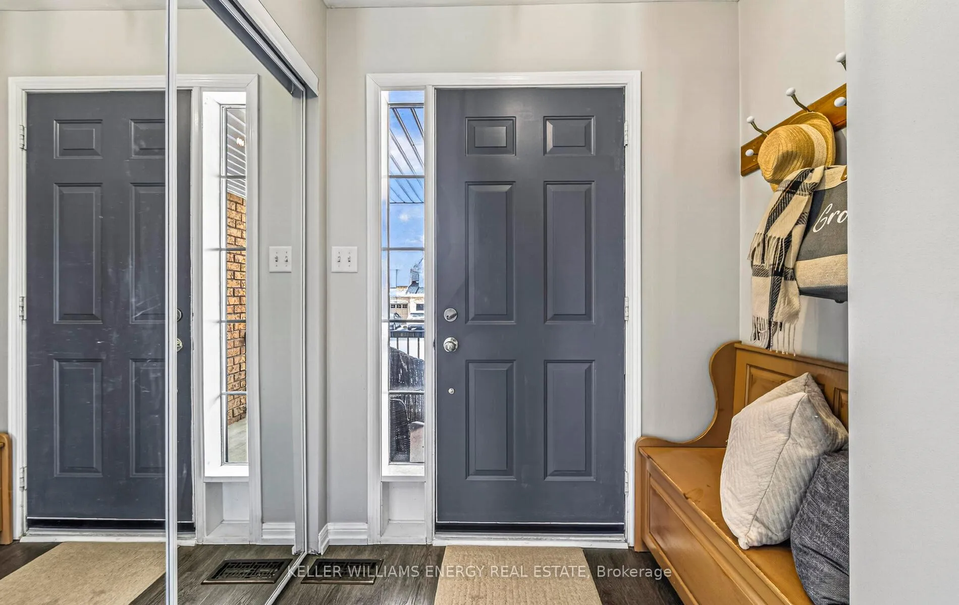 Photo 10 of 134 Kirkland Place, Whitby, Williamsburg — HOMEH