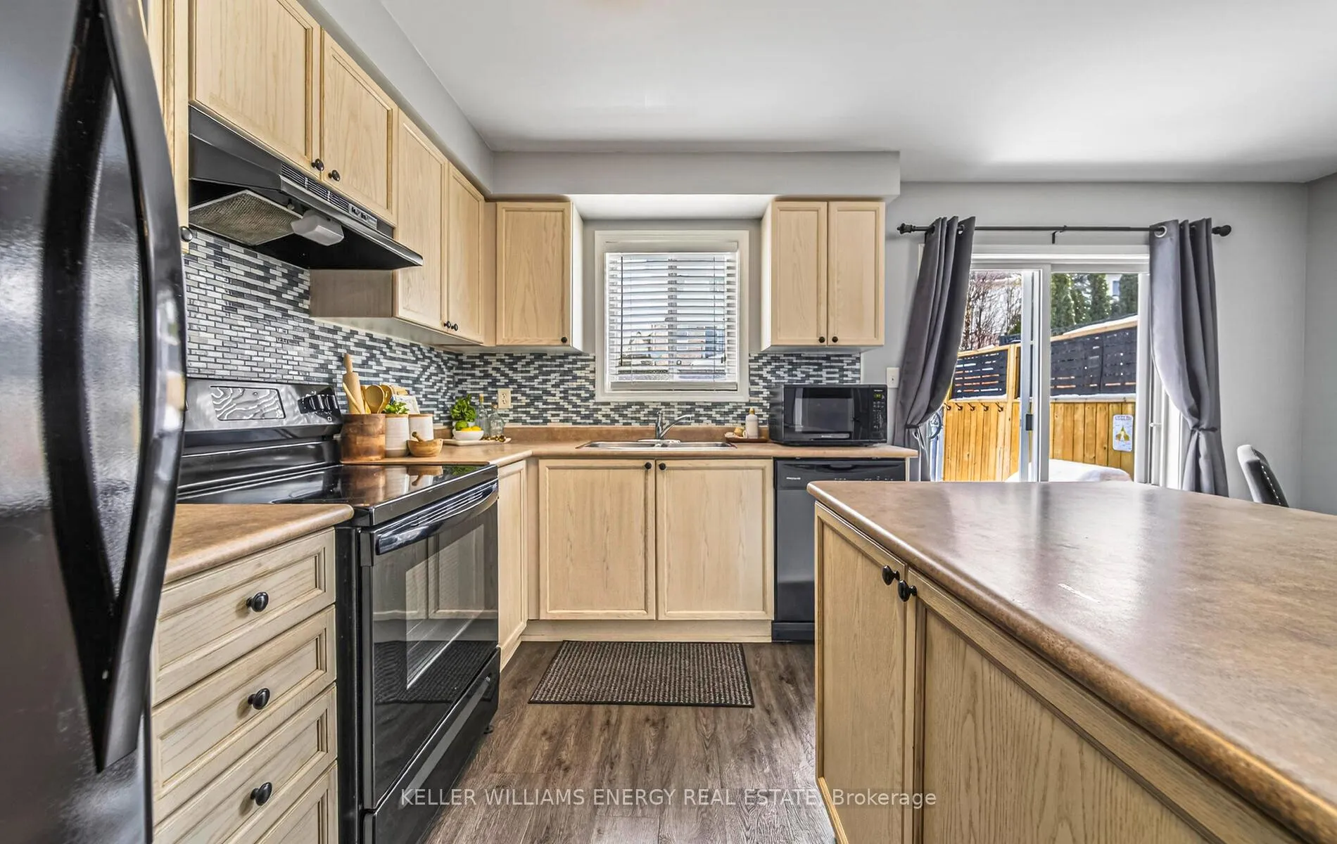 Photo 21 of 134 Kirkland Place, Whitby, Williamsburg — HOMEH