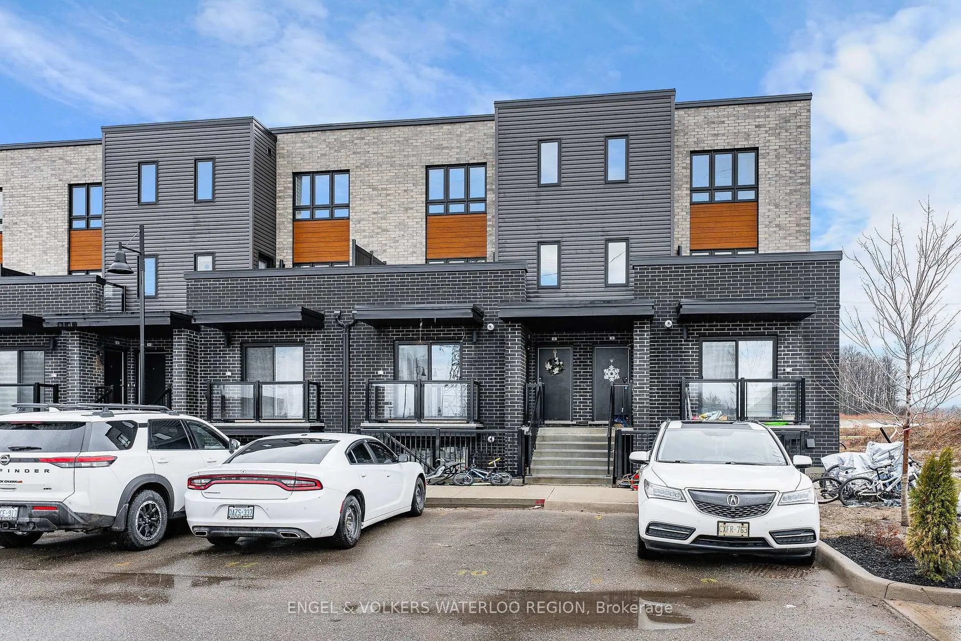 Photo 1 of Unit 5, 235 Chapel Hill Drive, Kitchener — HOMEH