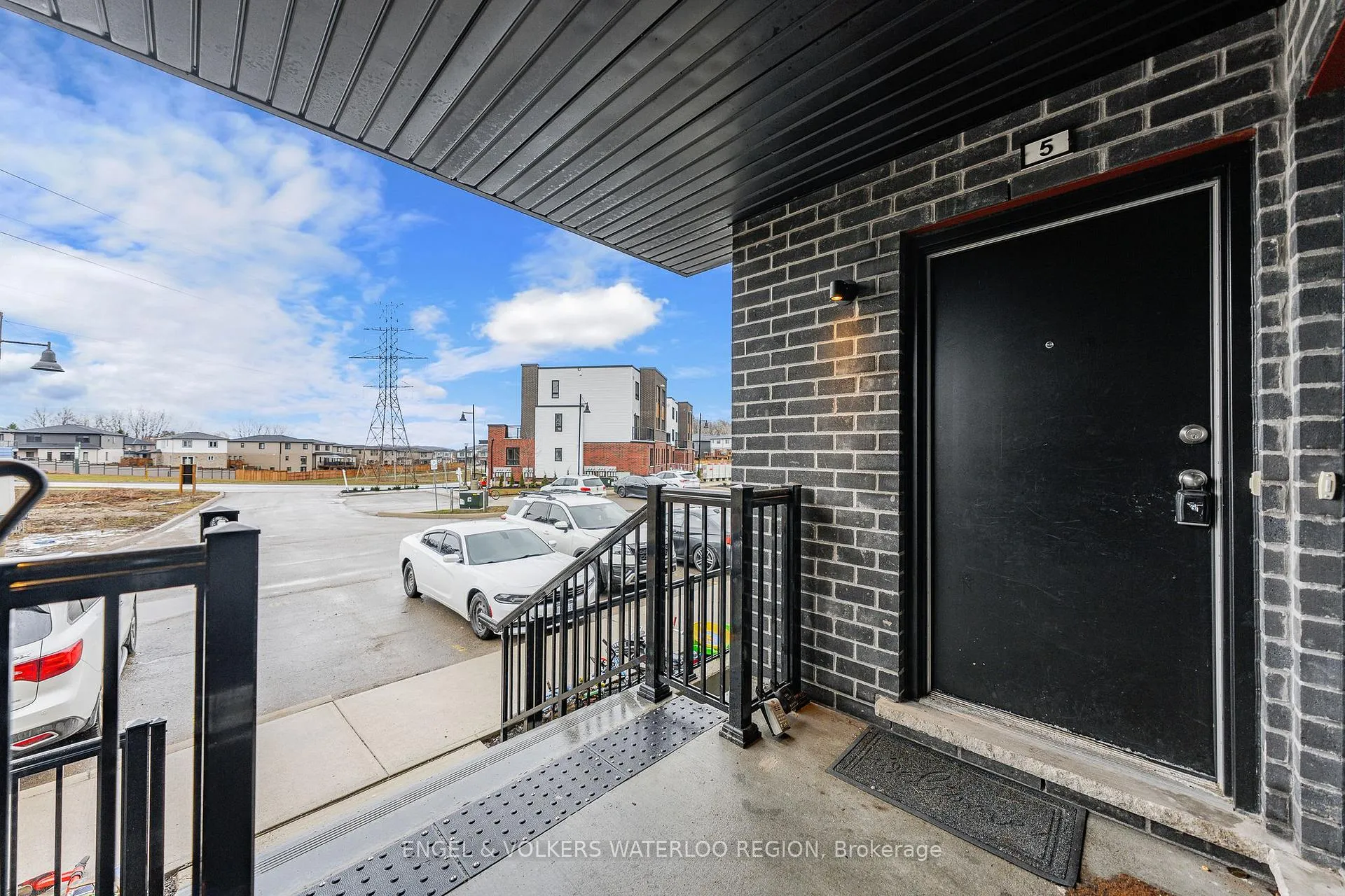 Photo 3 of Unit 5, 235 Chapel Hill Drive, Kitchener — HOMEH