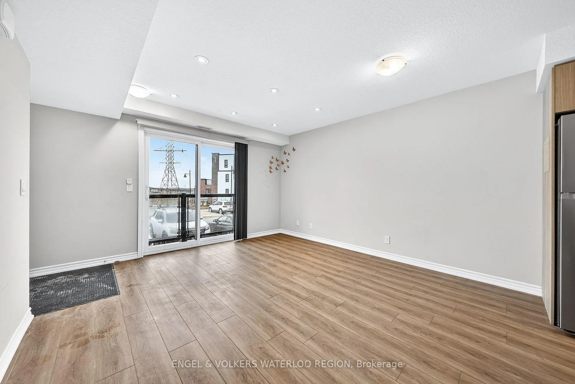 Photo 4 of Unit 5, 235 Chapel Hill Drive, Kitchener — HOMEH