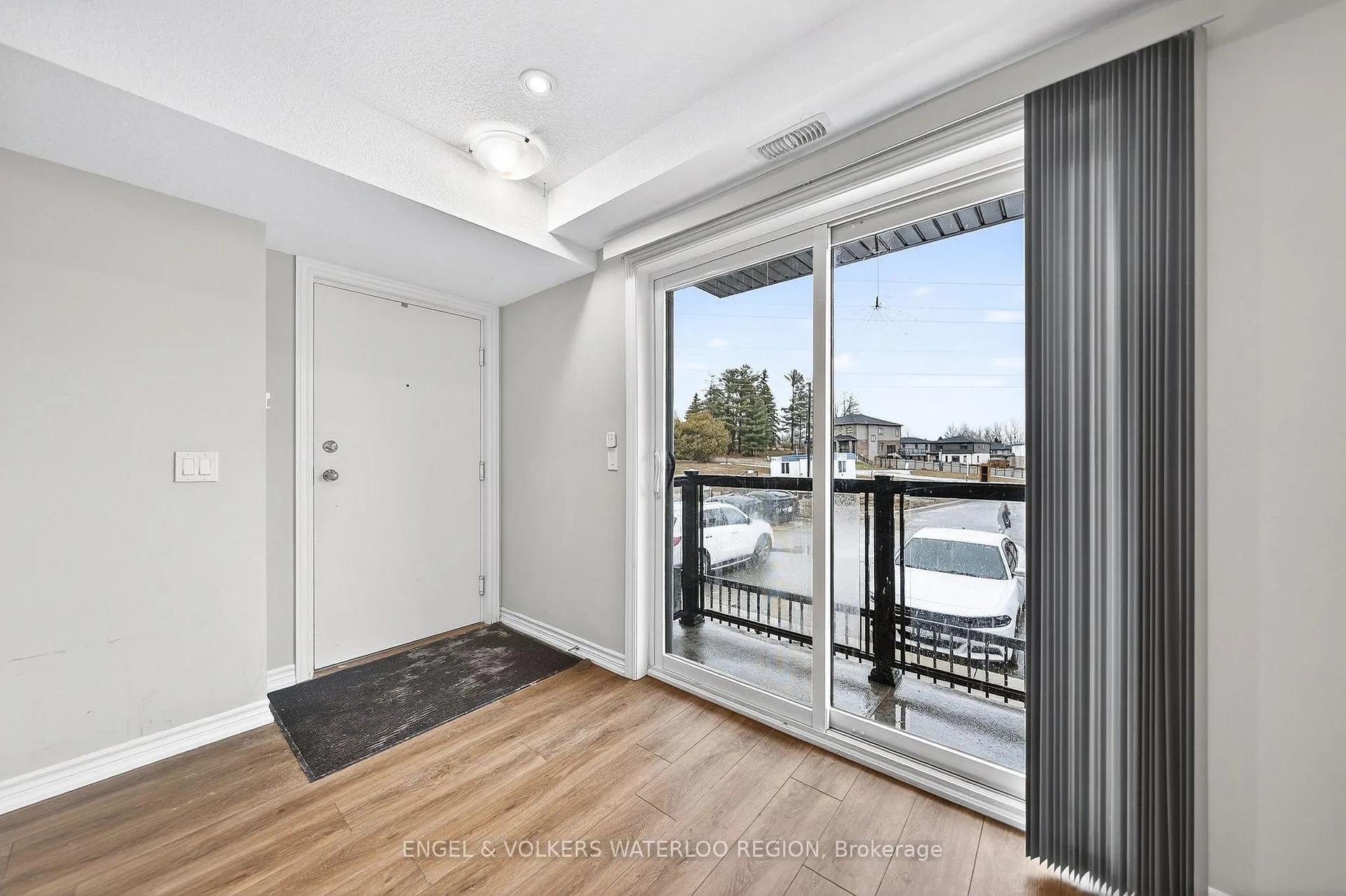 Photo 6 of Unit 5, 235 Chapel Hill Drive, Kitchener — HOMEH