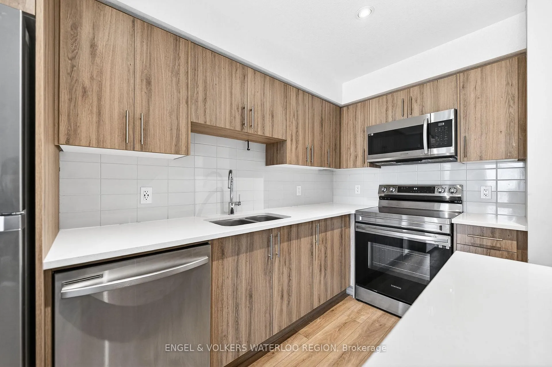 Photo 11 of Unit 5, 235 Chapel Hill Drive, Kitchener — HOMEH