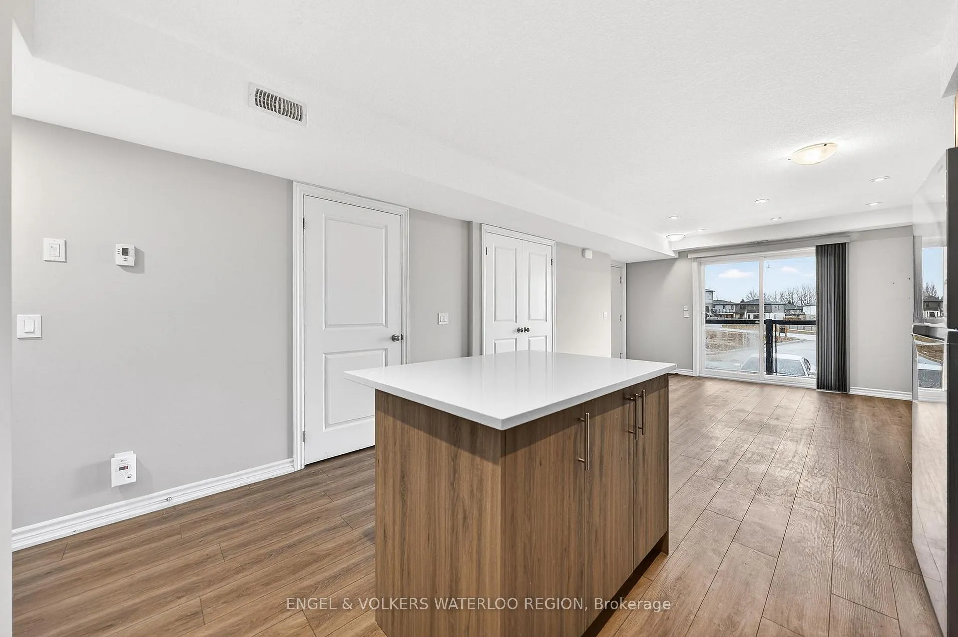 Photo 12 of Unit 5, 235 Chapel Hill Drive, Kitchener — HOMEH