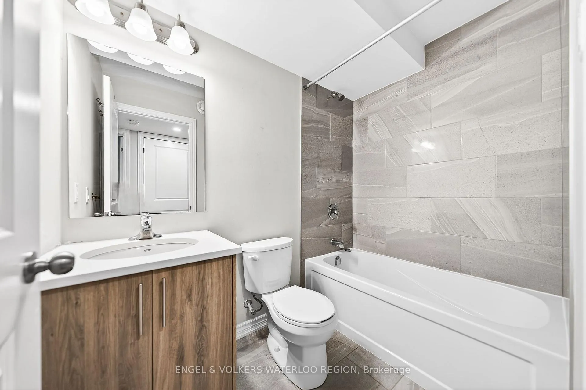Photo 17 of Unit 5, 235 Chapel Hill Drive, Kitchener — HOMEH