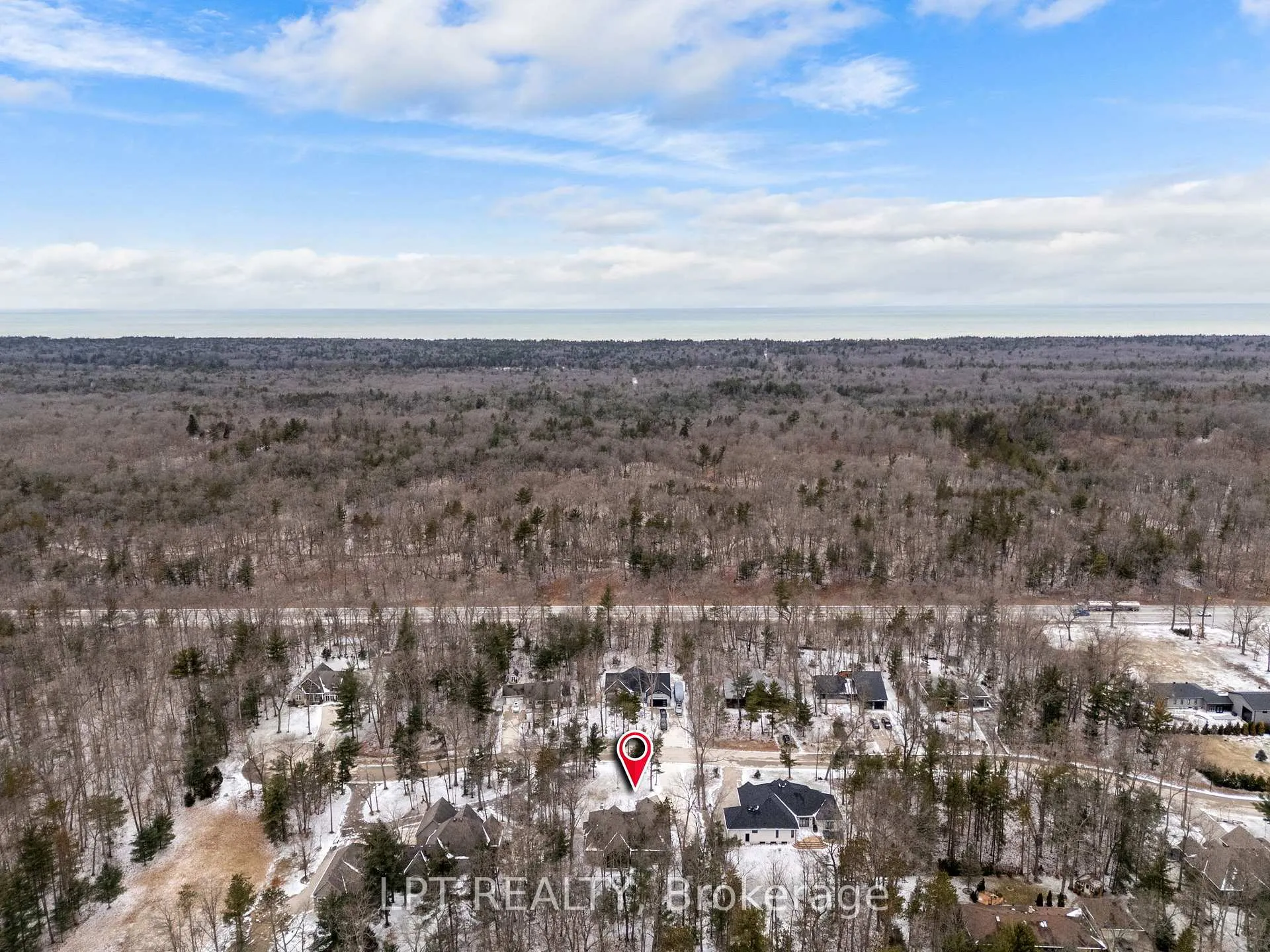 Photo 4 of 8695 Timberwood Trail, Lambton Shores, Grand Bend — HOMEH