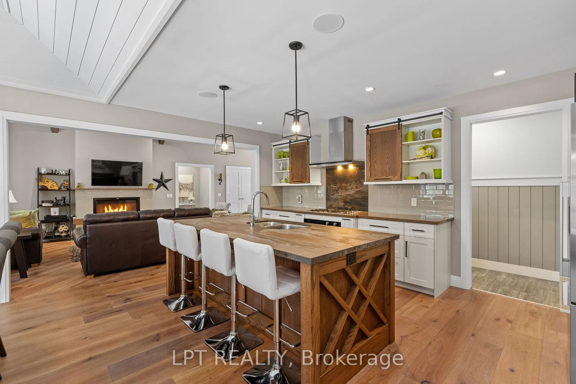 Photo 17 of 8695 Timberwood Trail, Lambton Shores, Grand Bend — HOMEH