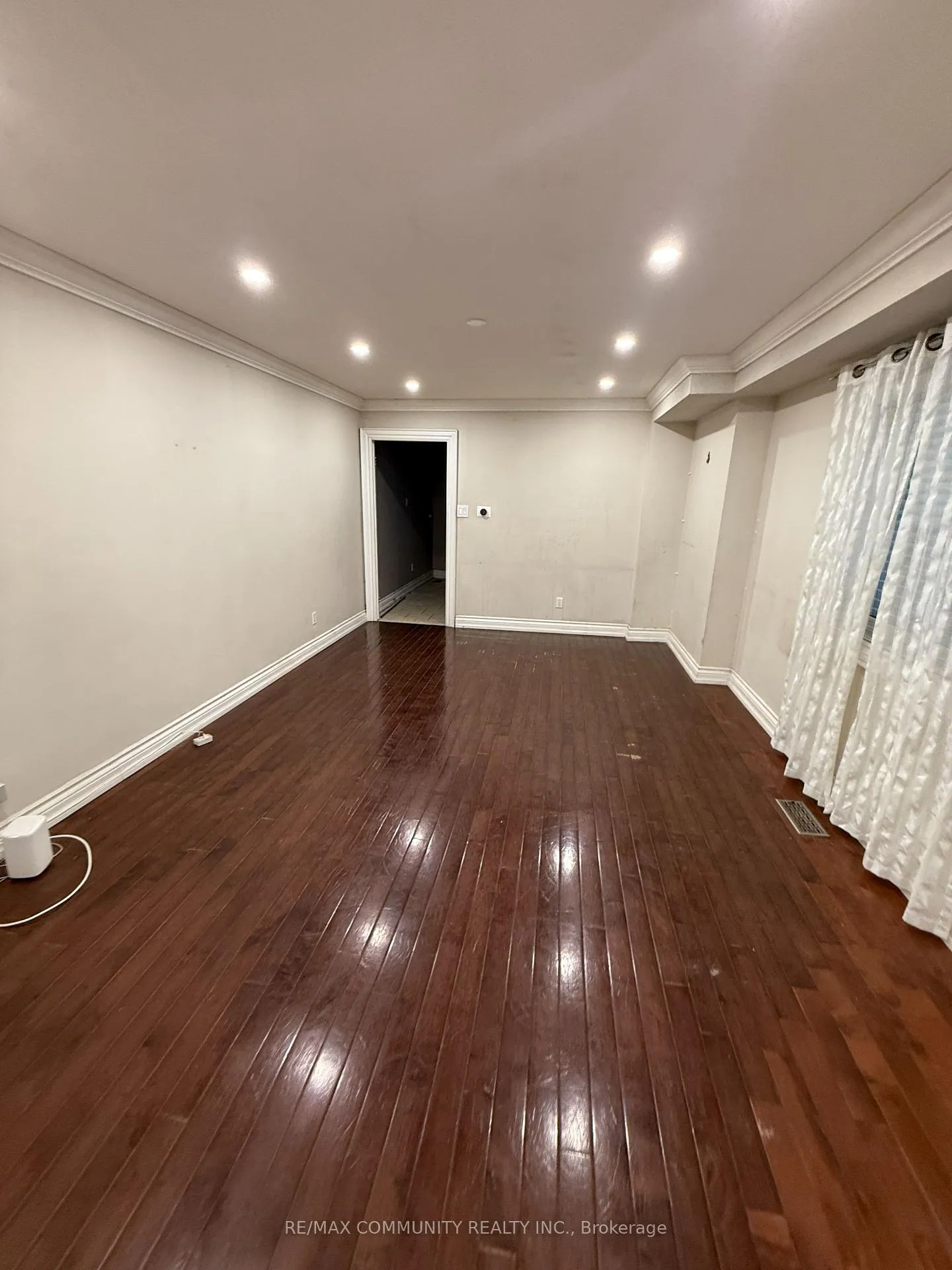 Photo 3 of 12 Caruso Drive, Brampton, Brampton South — HOMEH