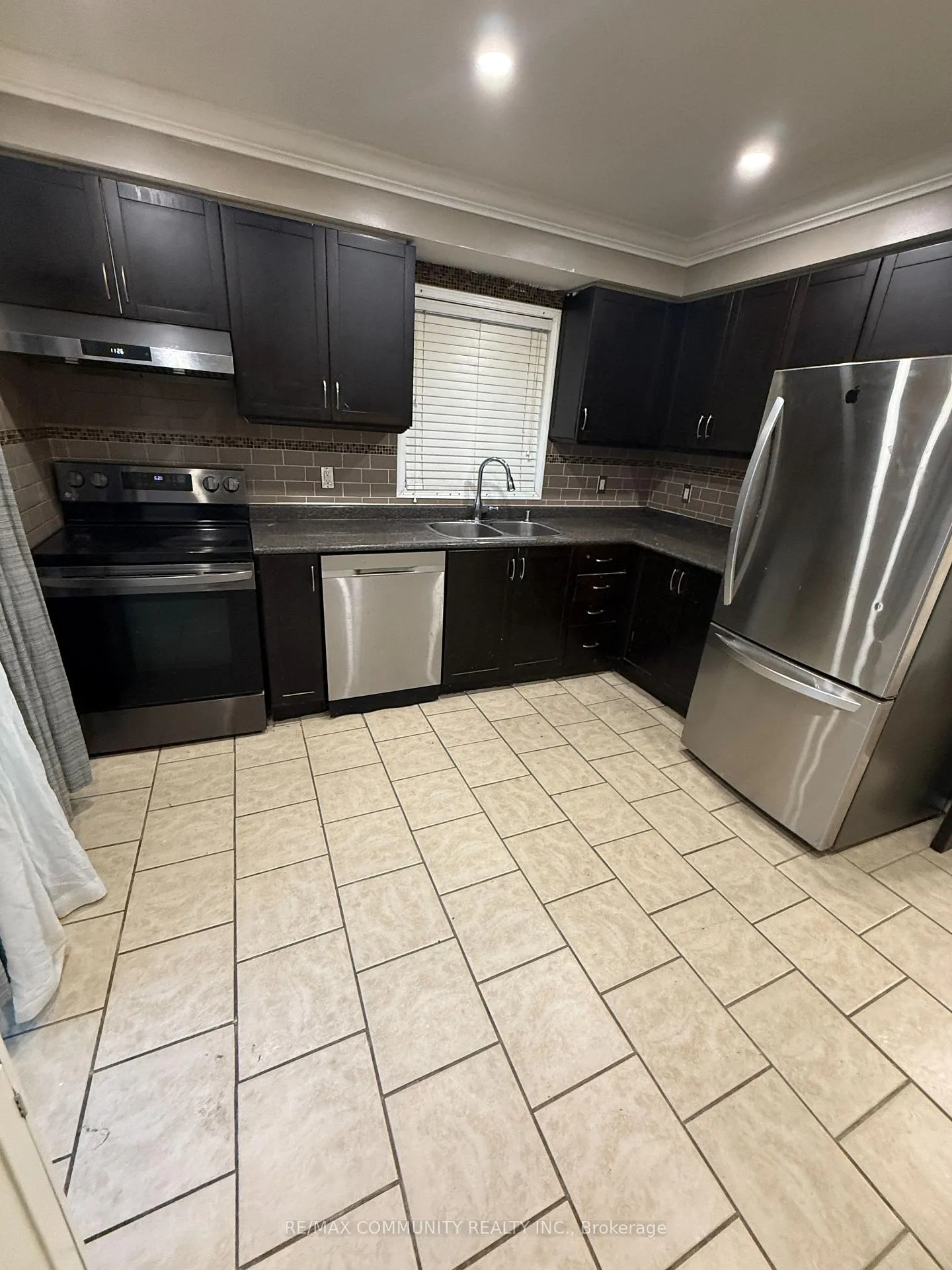 Photo 6 of 12 Caruso Drive, Brampton, Brampton South — HOMEH