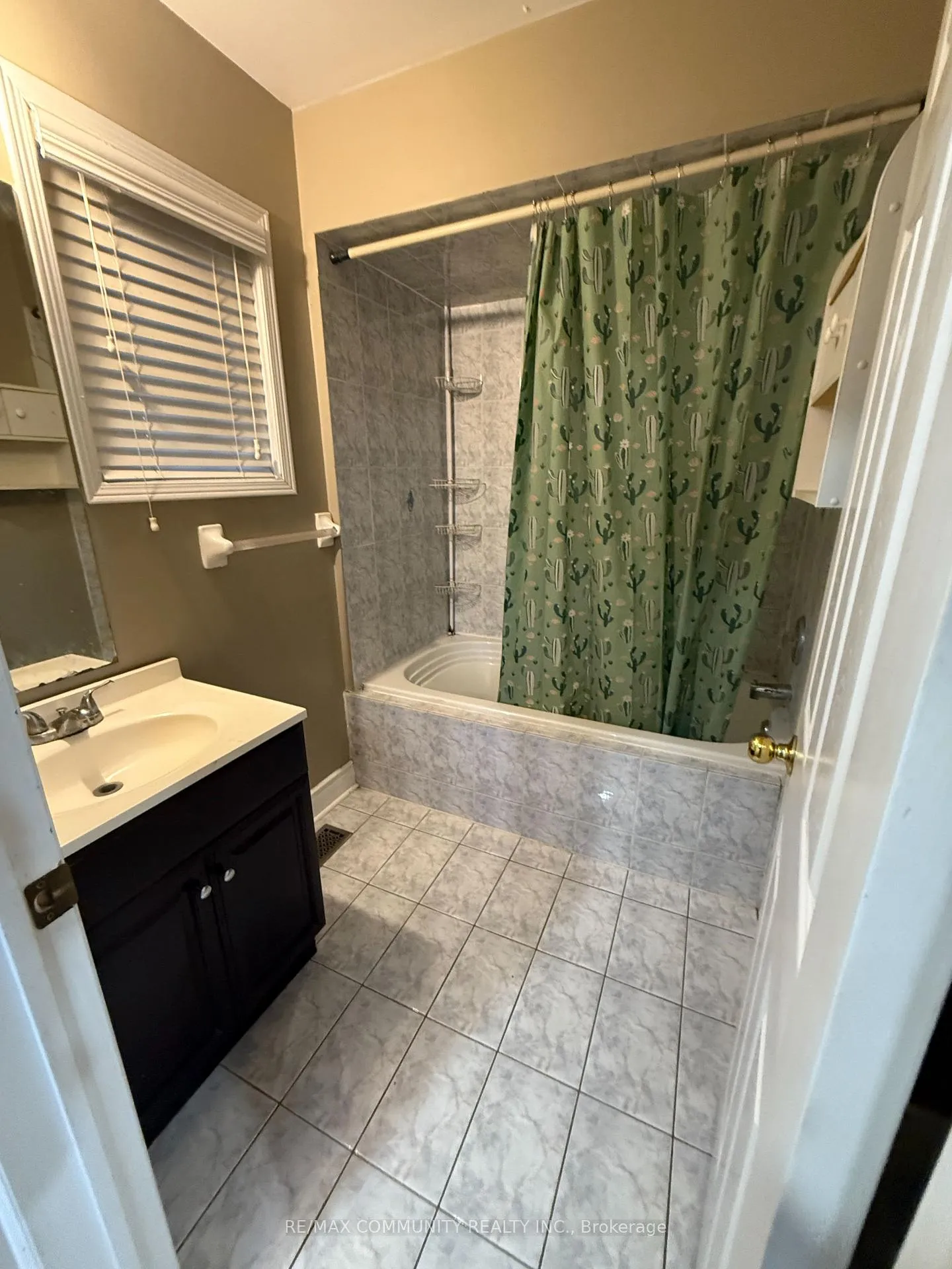 Photo 19 of 12 Caruso Drive, Brampton, Brampton South — HOMEH