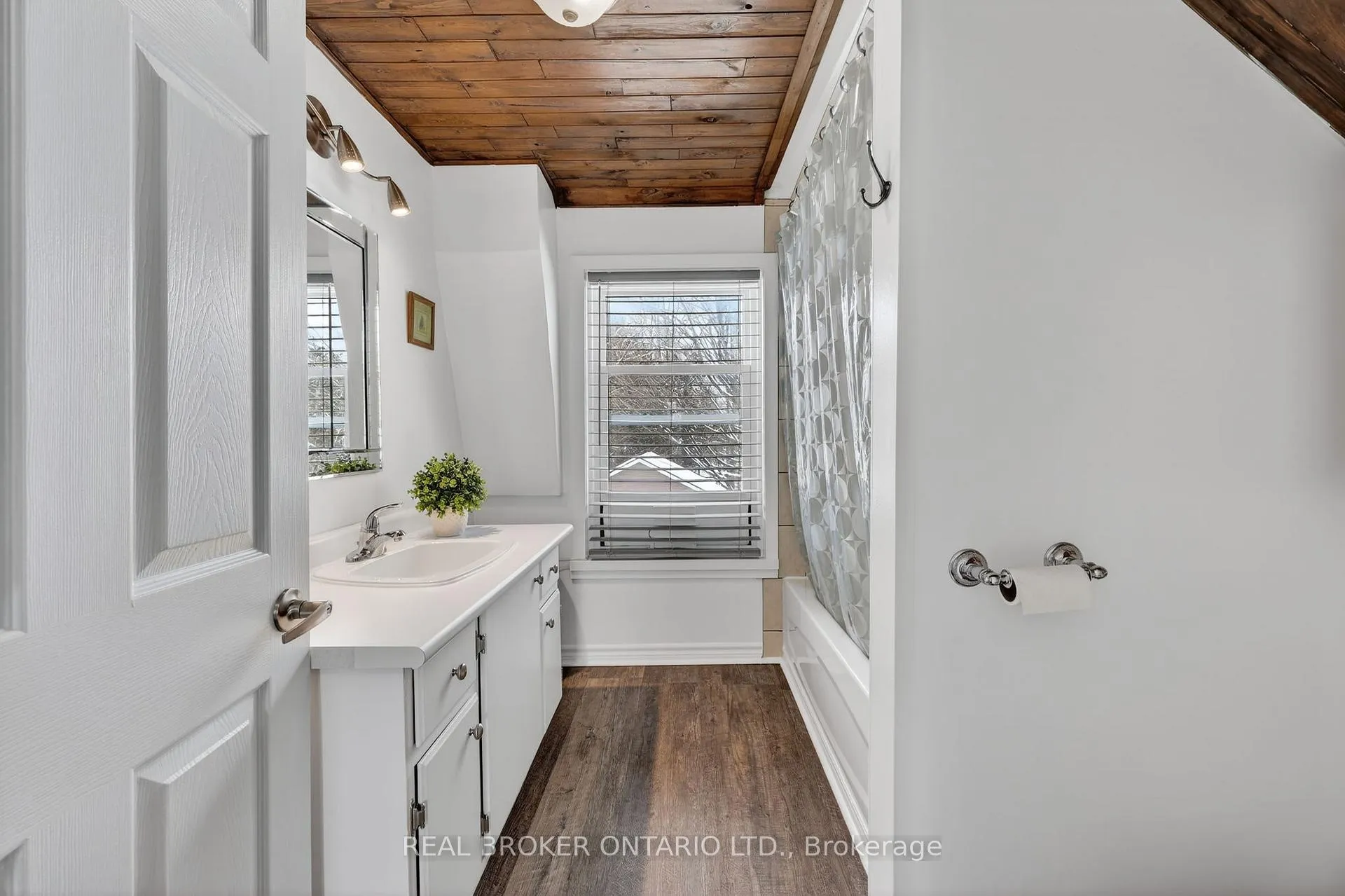 Photo 13 of 322 11 Line S, Oro-Medonte, Hawkestone — HOMEH