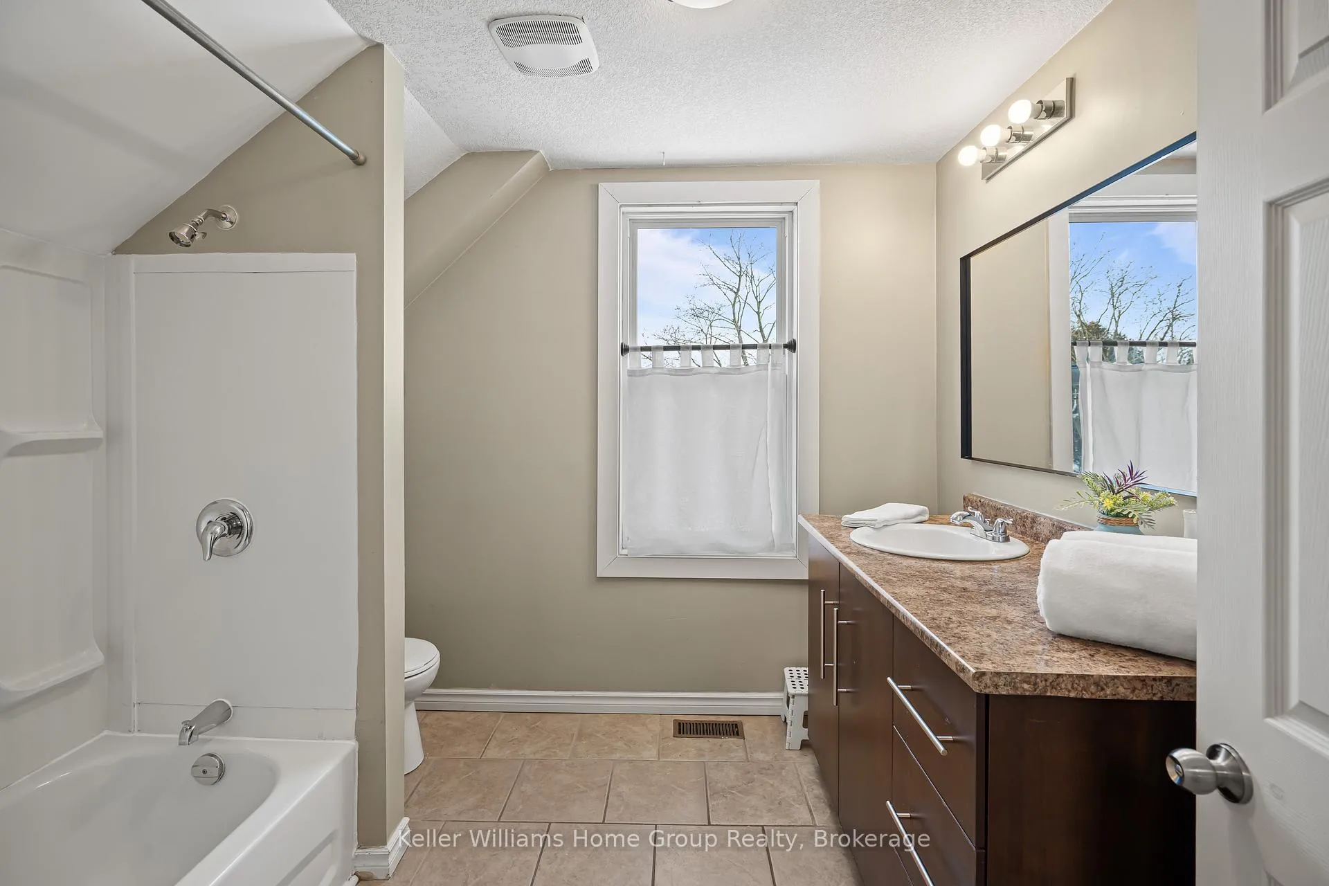 Photo 19 of 162 Alice Street, Guelph, St. Patrick's Ward — HOMEH