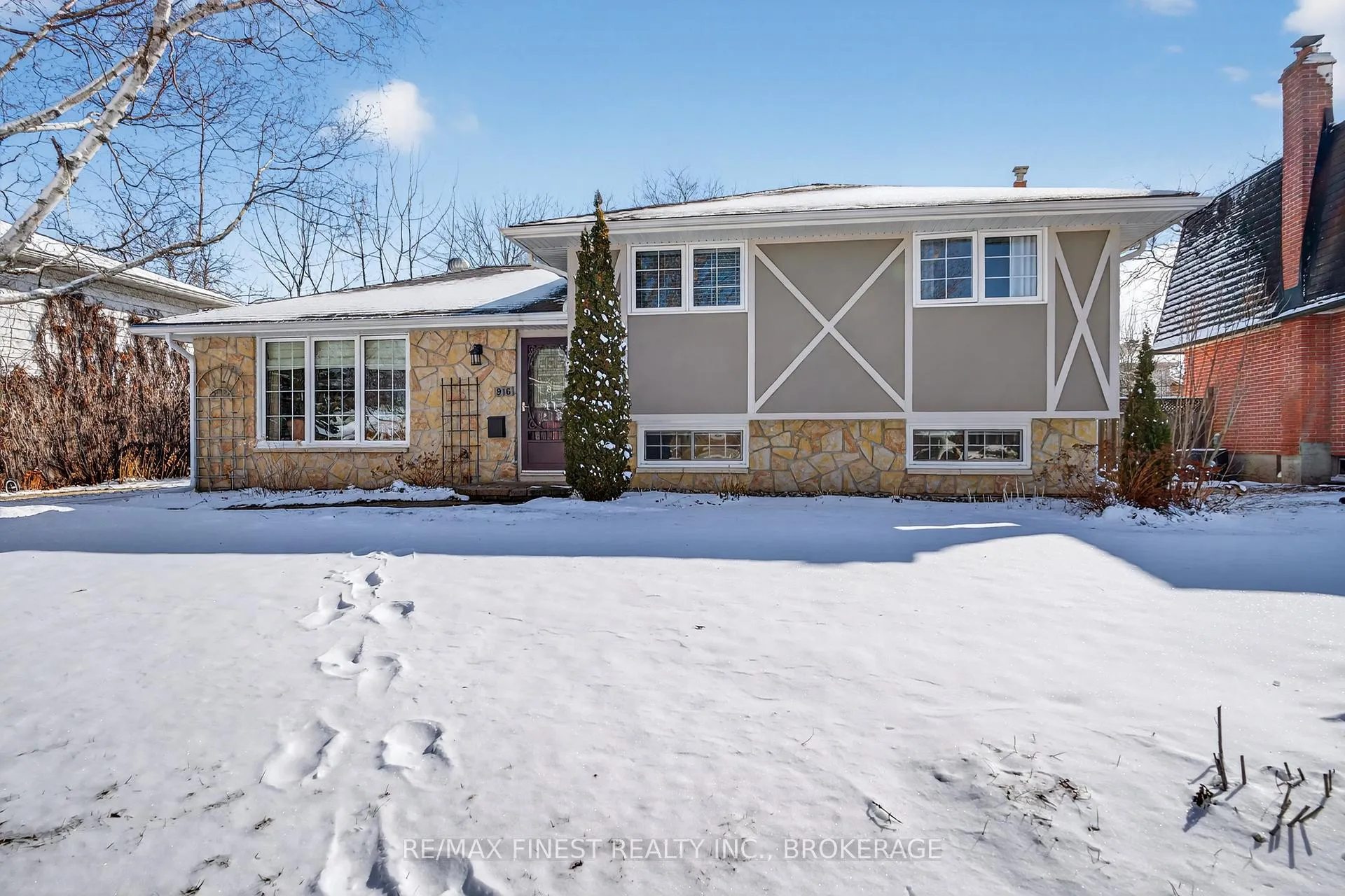 Photo 2 of 916 Percy Crescent, Kingston, City Southwest — HOMEH