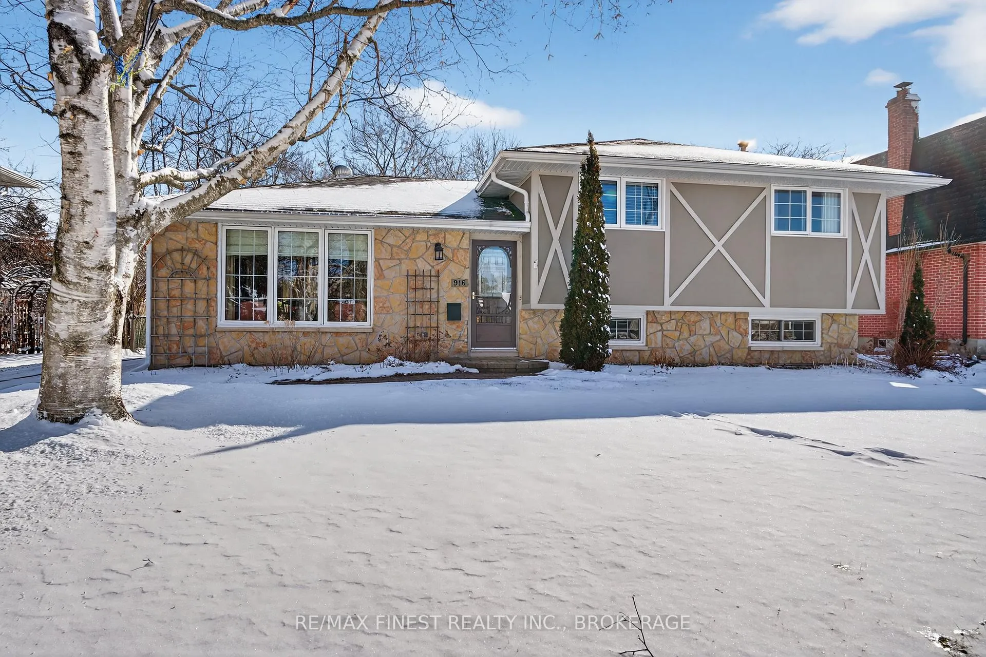 Photo 3 of 916 Percy Crescent, Kingston, City Southwest — HOMEH