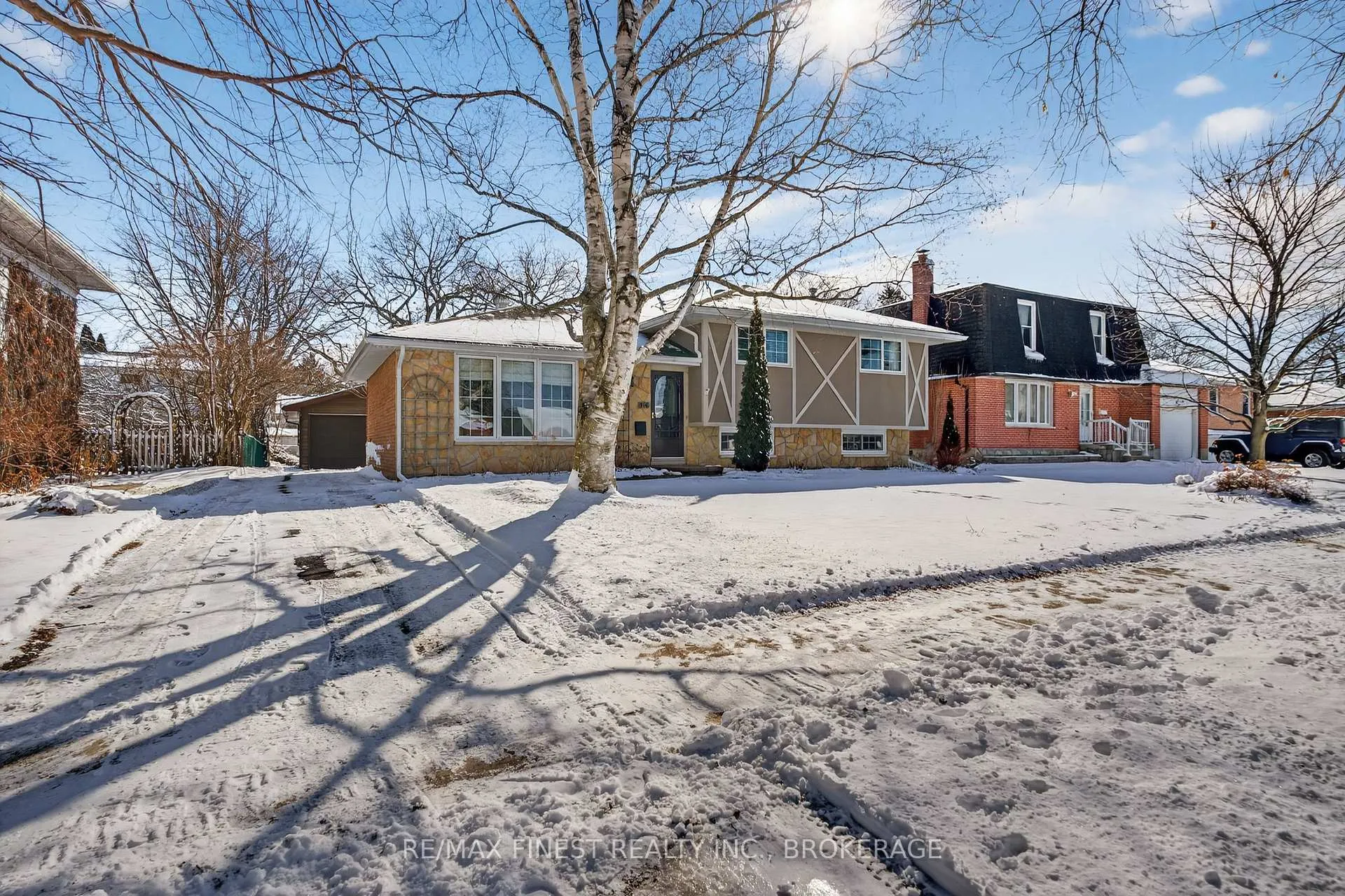 Photo 4 of 916 Percy Crescent, Kingston, City Southwest — HOMEH