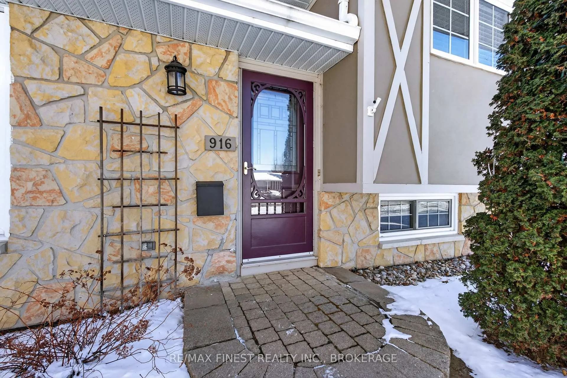 Photo 5 of 916 Percy Crescent, Kingston, City Southwest — HOMEH