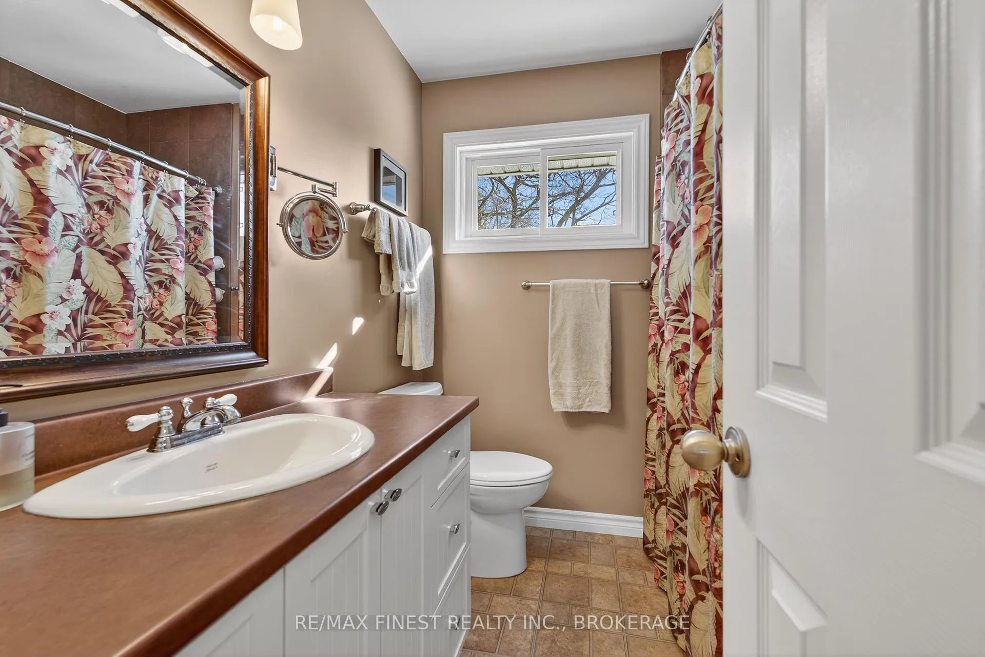 Photo 20 of 916 Percy Crescent, Kingston, City Southwest — HOMEH