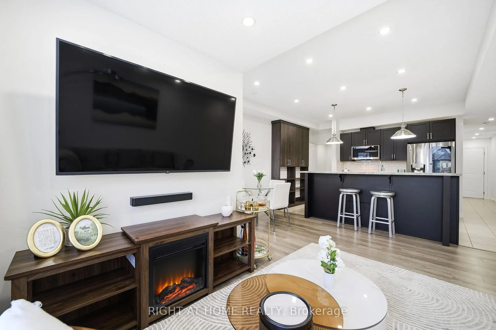 Photo 5 of Unit 128, 445 Ontario Street S, Milton, Timberlea — HOMEH
