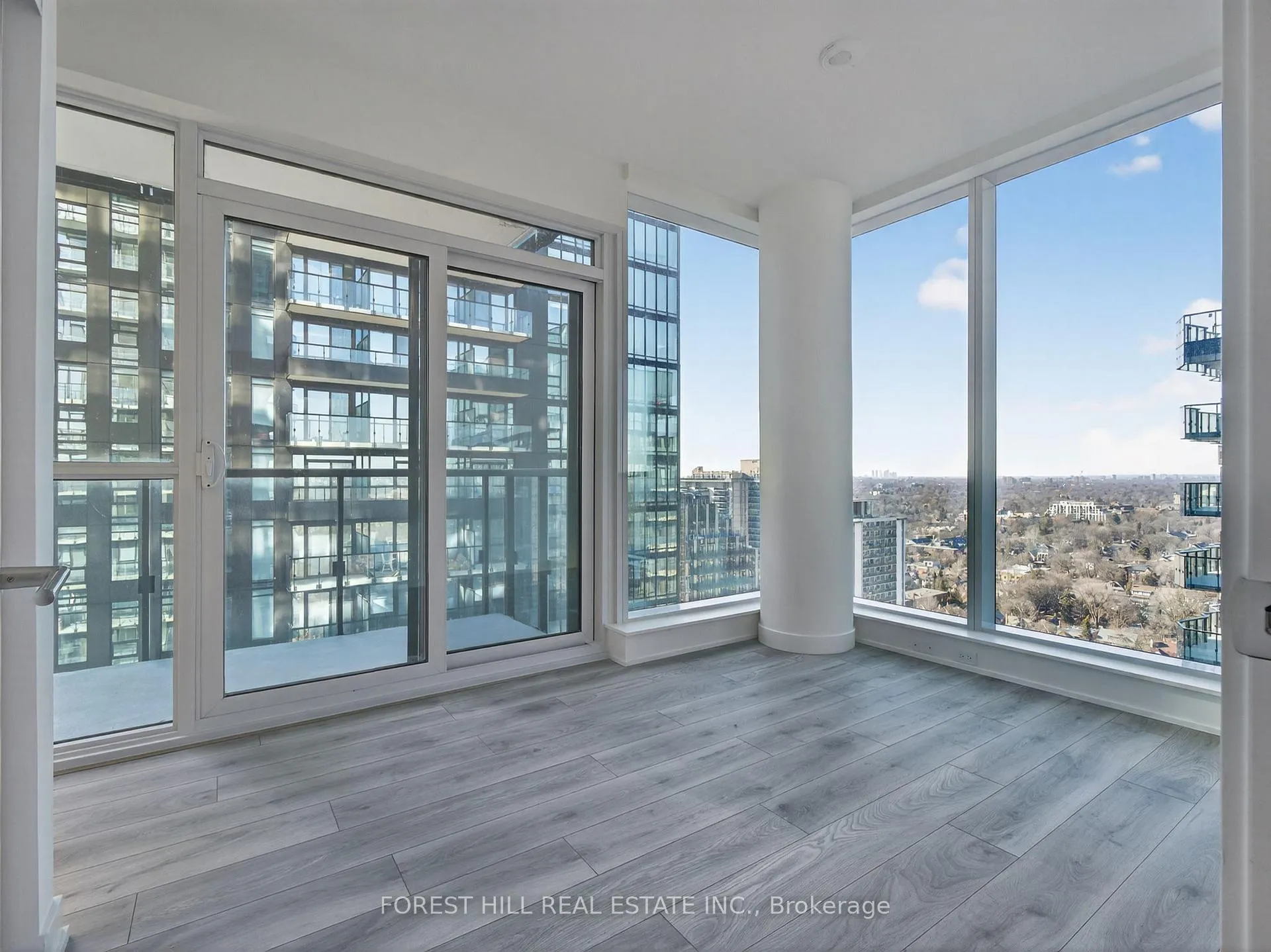 Photo 4 of Unit 2405, 110 Broadway Avenue, Toronto, Mount Pleasant West — HOMEH