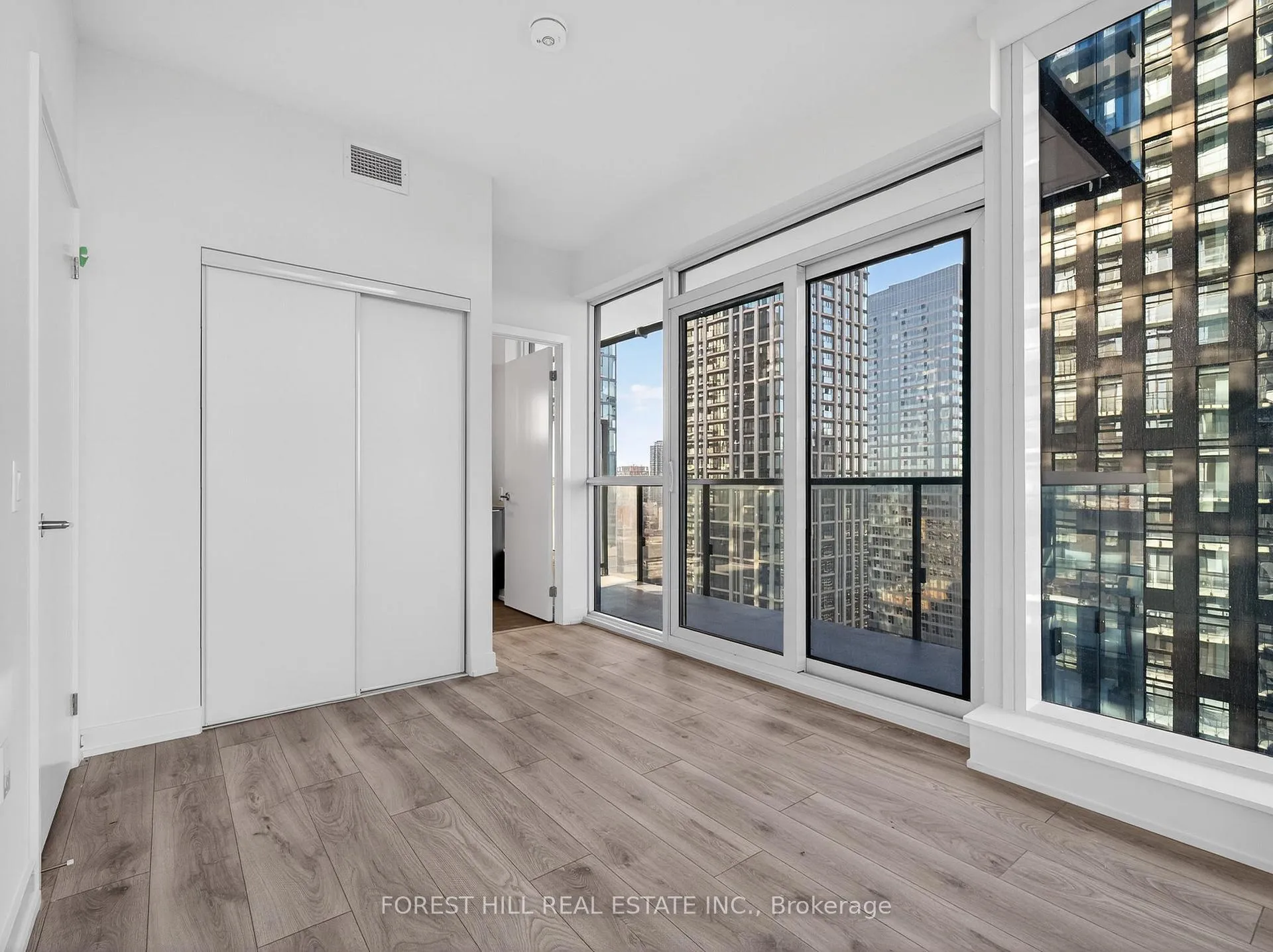 Photo 5 of Unit 2405, 110 Broadway Avenue, Toronto, Mount Pleasant West — HOMEH