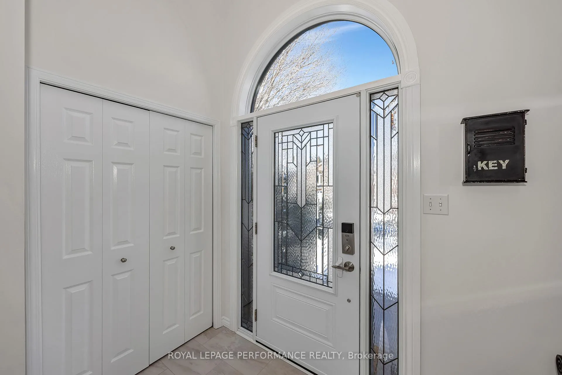 Photo 3 of 16 Montana Way, Ottawa, Barrhaven - Longfields — HOMEH