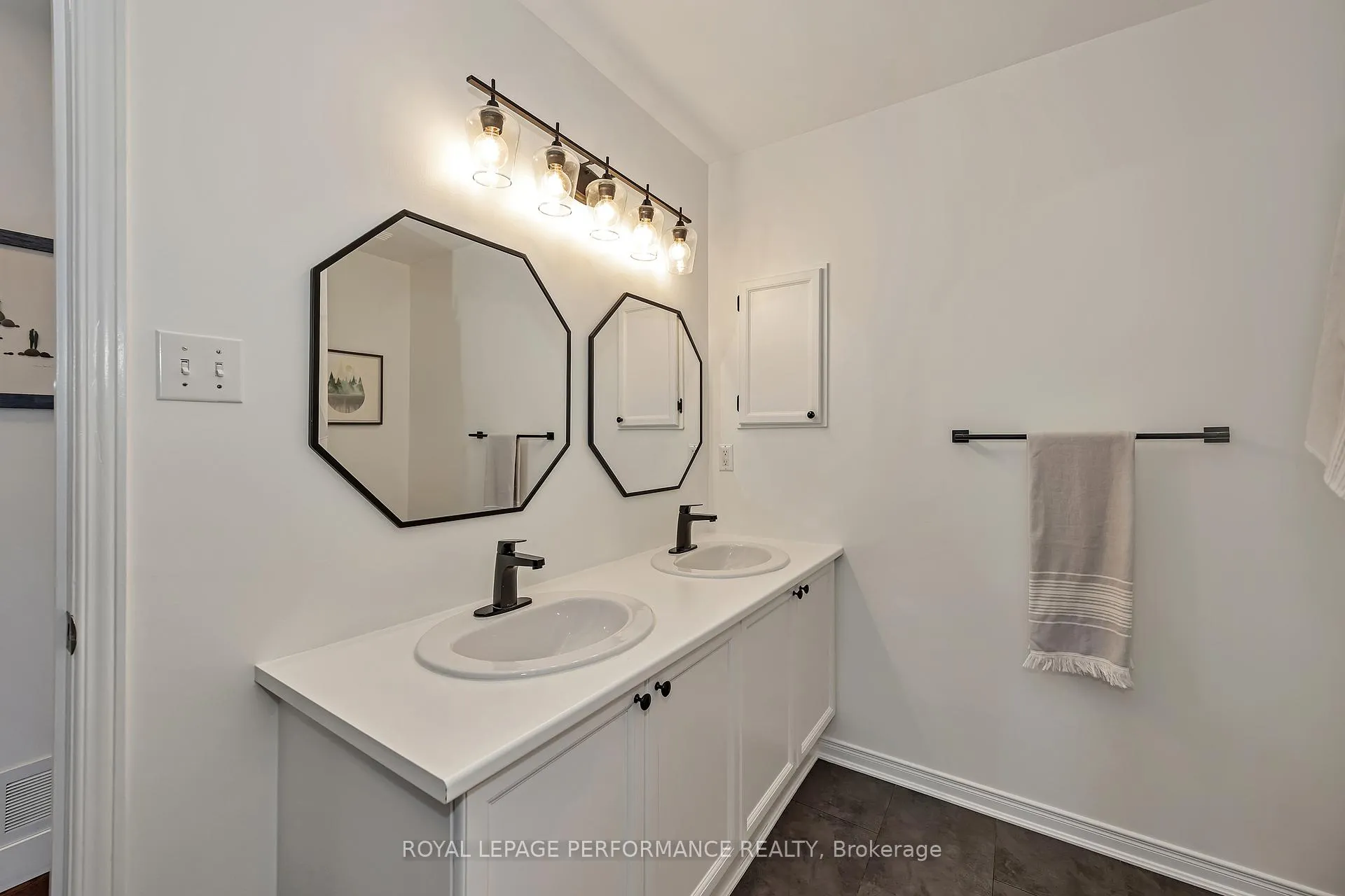 Photo 16 of 16 Montana Way, Ottawa, Barrhaven - Longfields — HOMEH