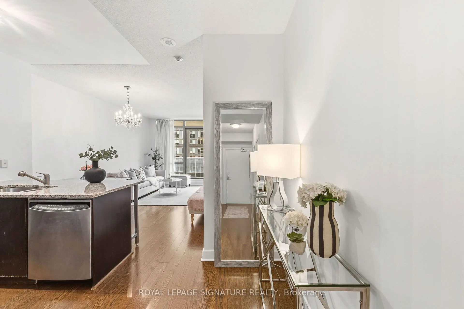 Photo 2 of Unit 712, 438 King Street W, Toronto, Waterfront Communities — HOMEH