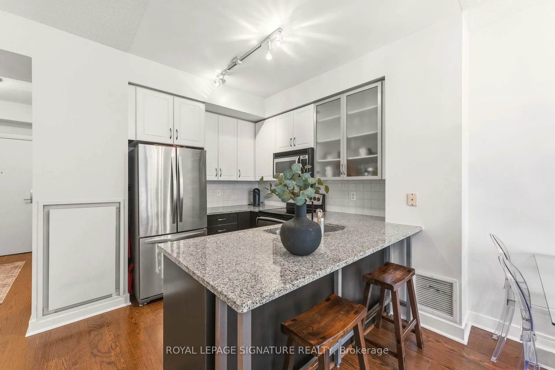 Photo 4 of Unit 712, 438 King Street W, Toronto, Waterfront Communities — HOMEH